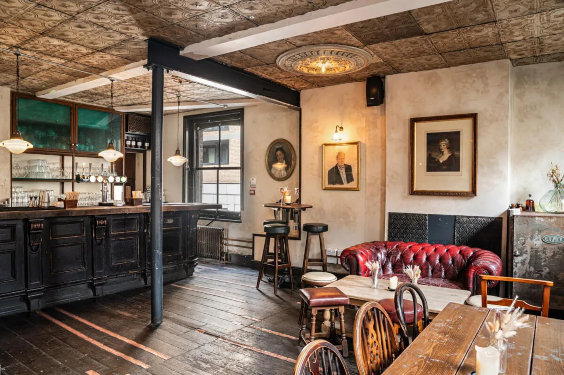Cocktail Lounge