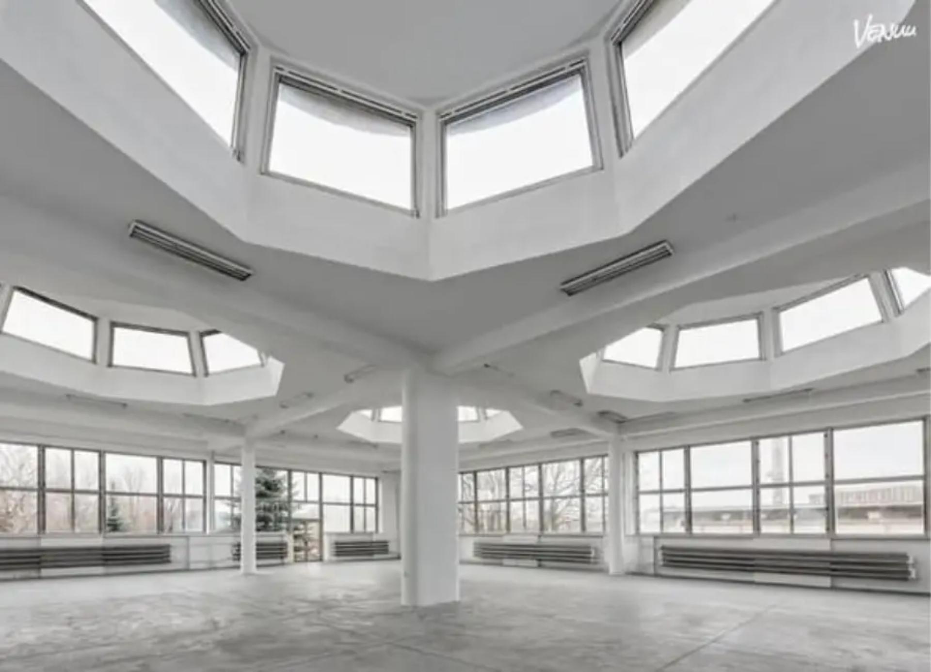 Hall 880 m²