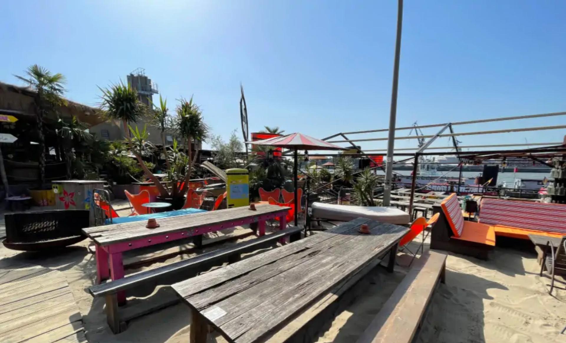 North + South: Elbe Terrace & Beach Area   