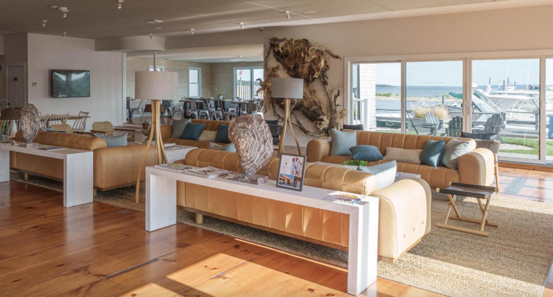 Oyster & Bayview Lounges