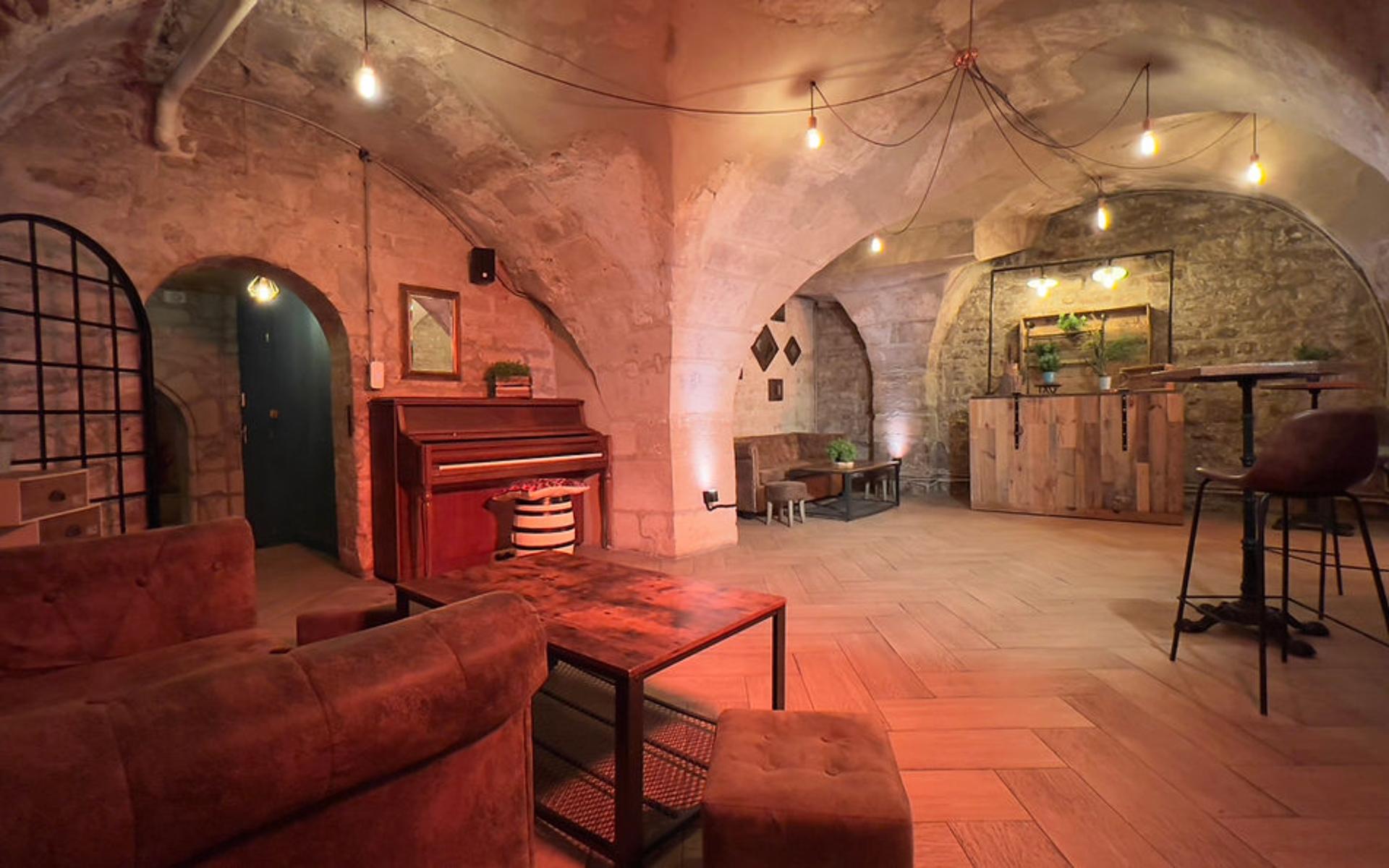 Full Buyout Of The Le Paris Clandestin