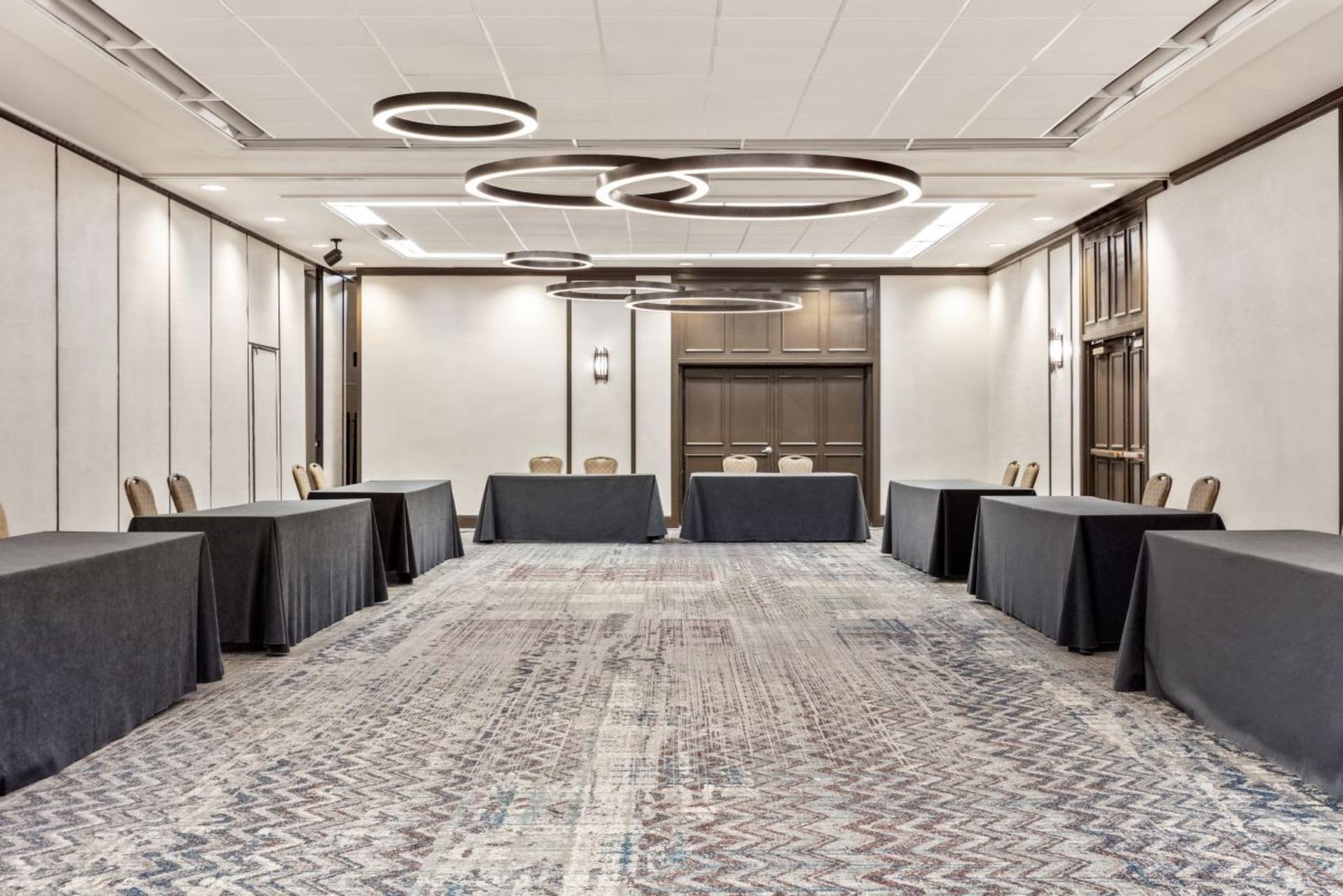 Salon D,E,F