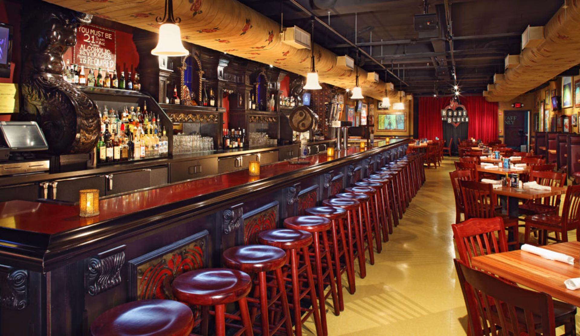 Restaurant & Bar