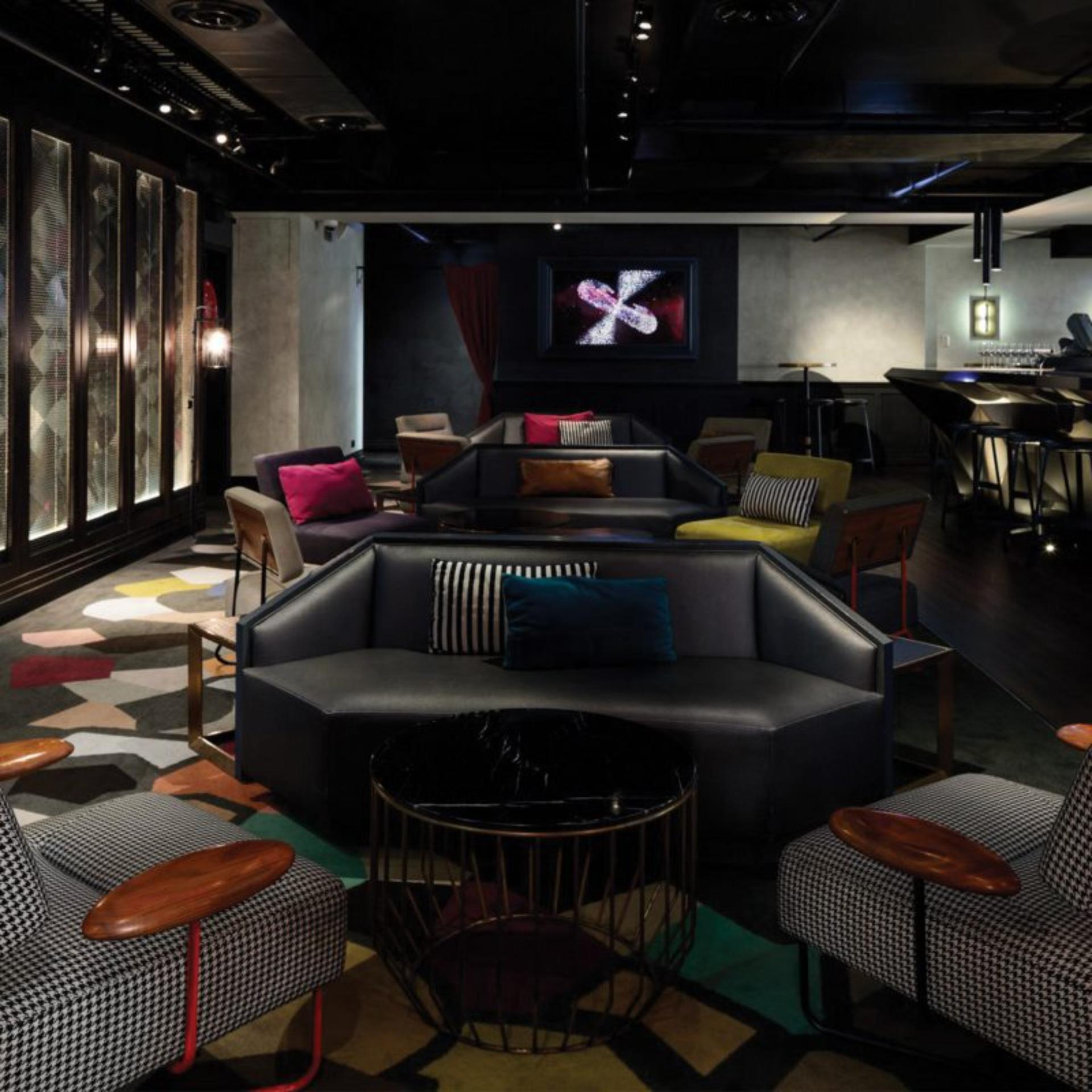 Gilt Lounge + Level