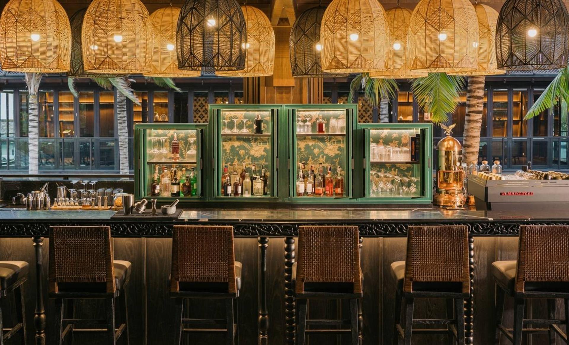 Lanai Bar & Lounge
