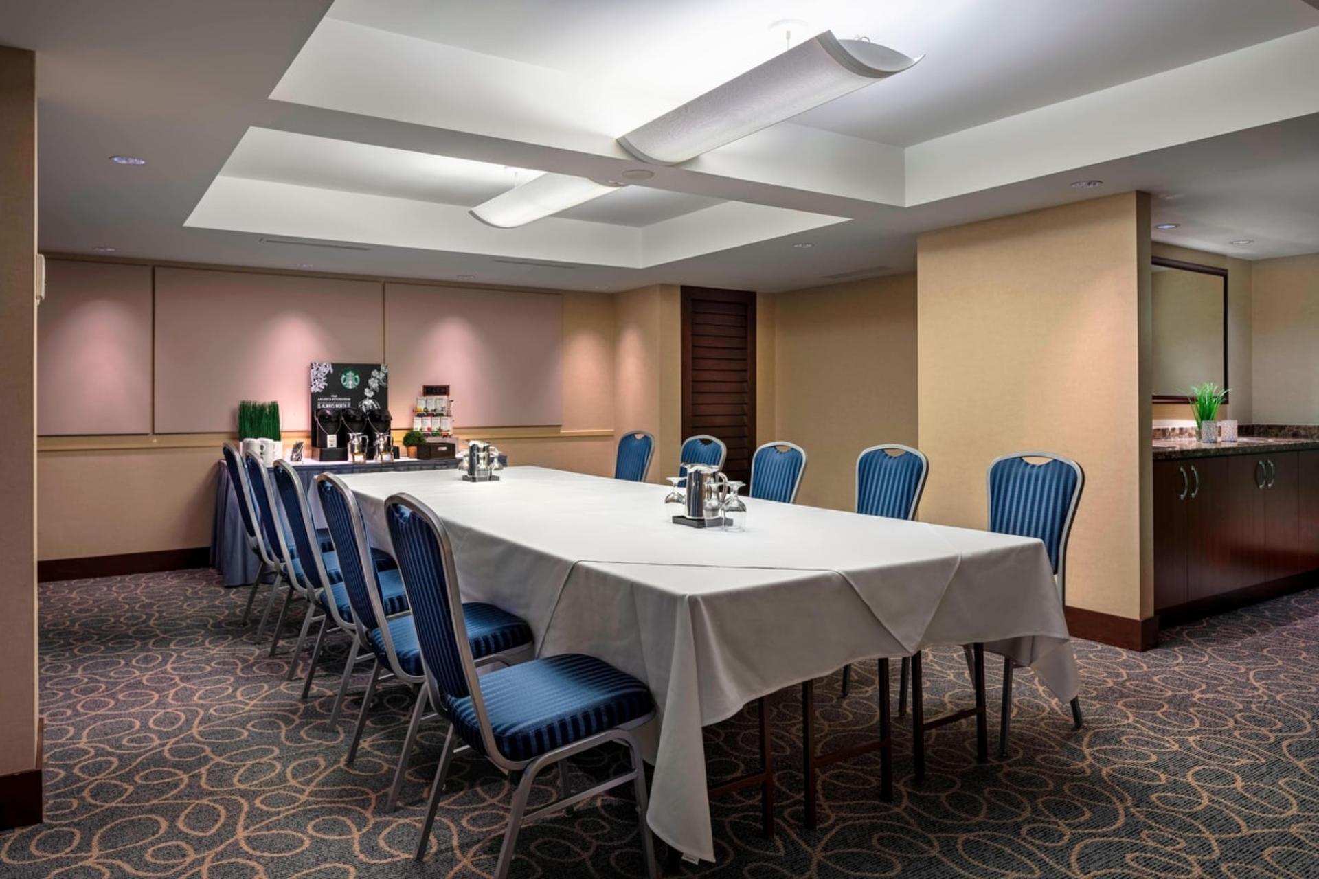 Carrera Room