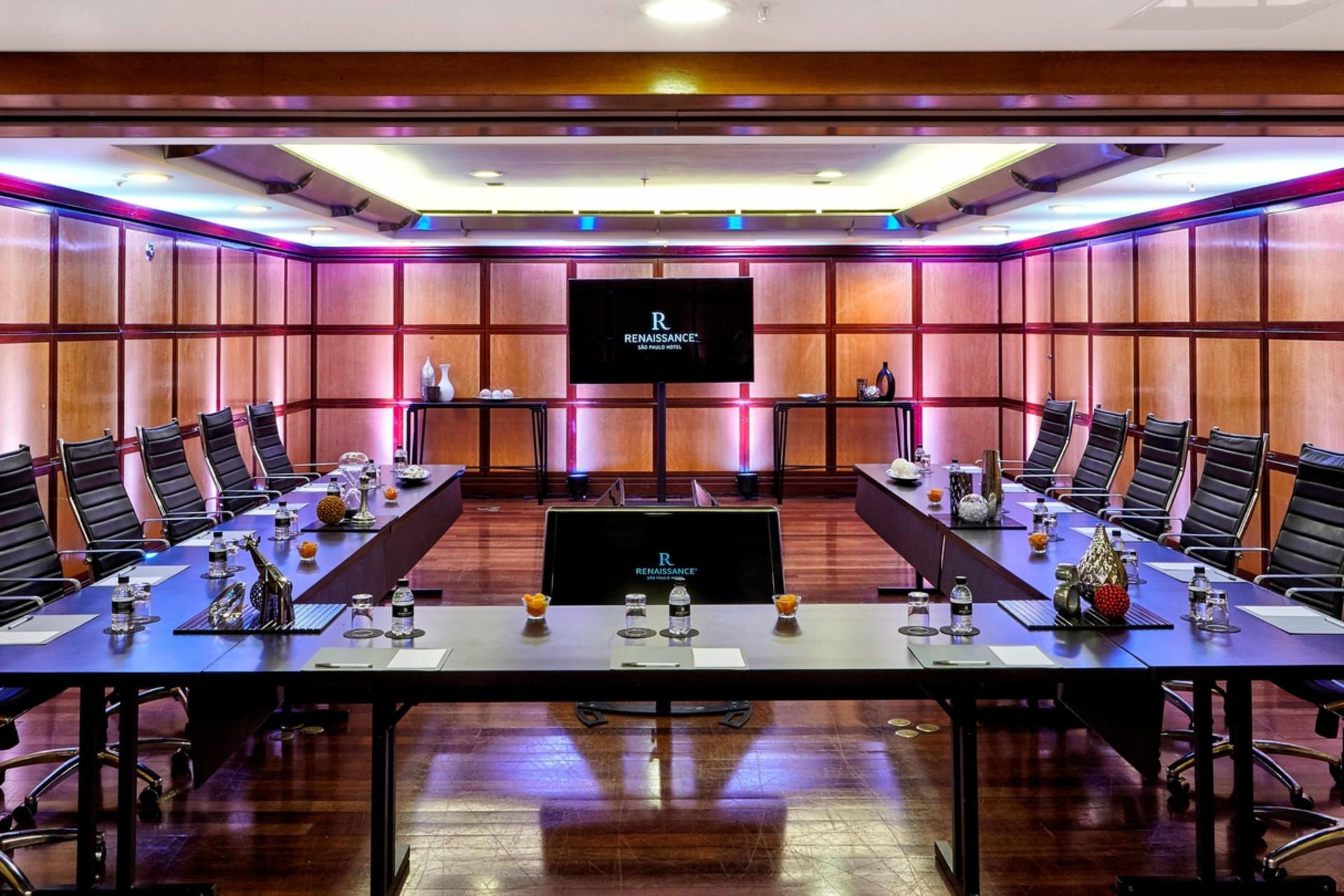 Labrador Boardroom