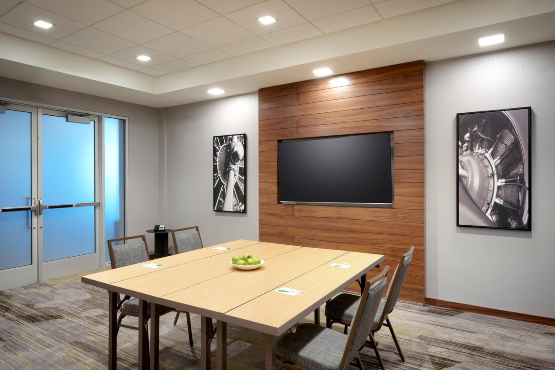 Aviator Room