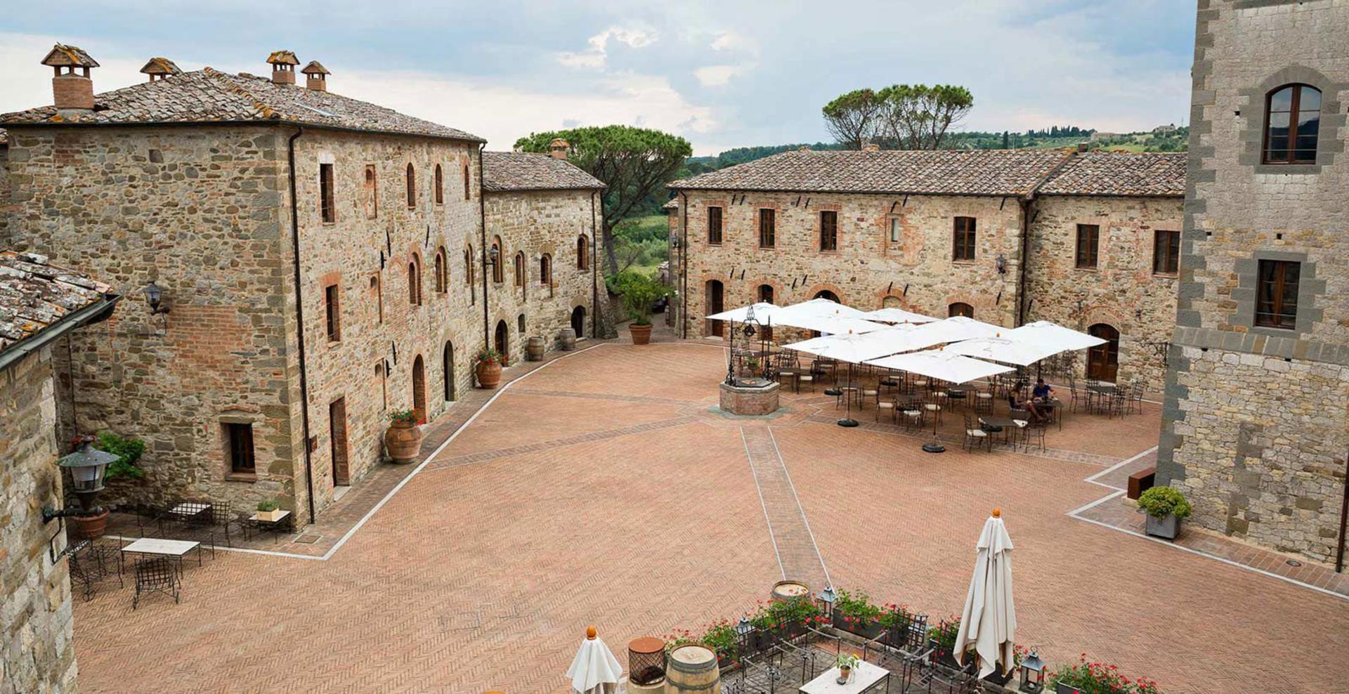 Borgo Main Square – La Piazza Di Castel Monastero