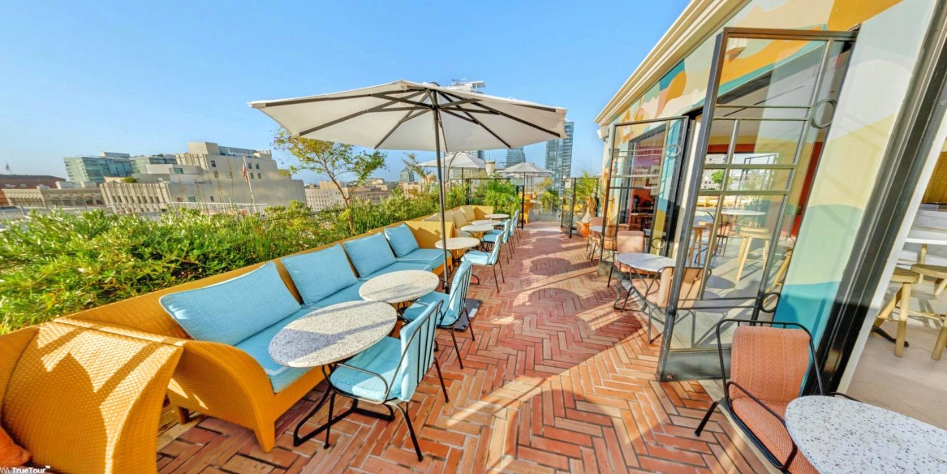 Bar Clara - Full Patio