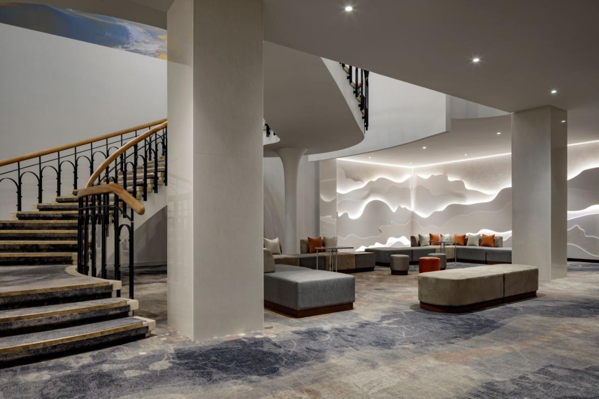 Foyer Chateau (Chateau Floor)