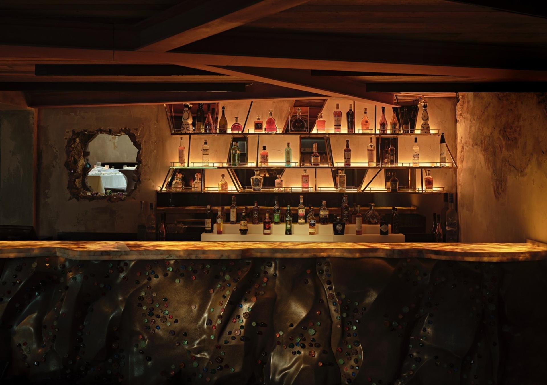 Bar & Lounge
