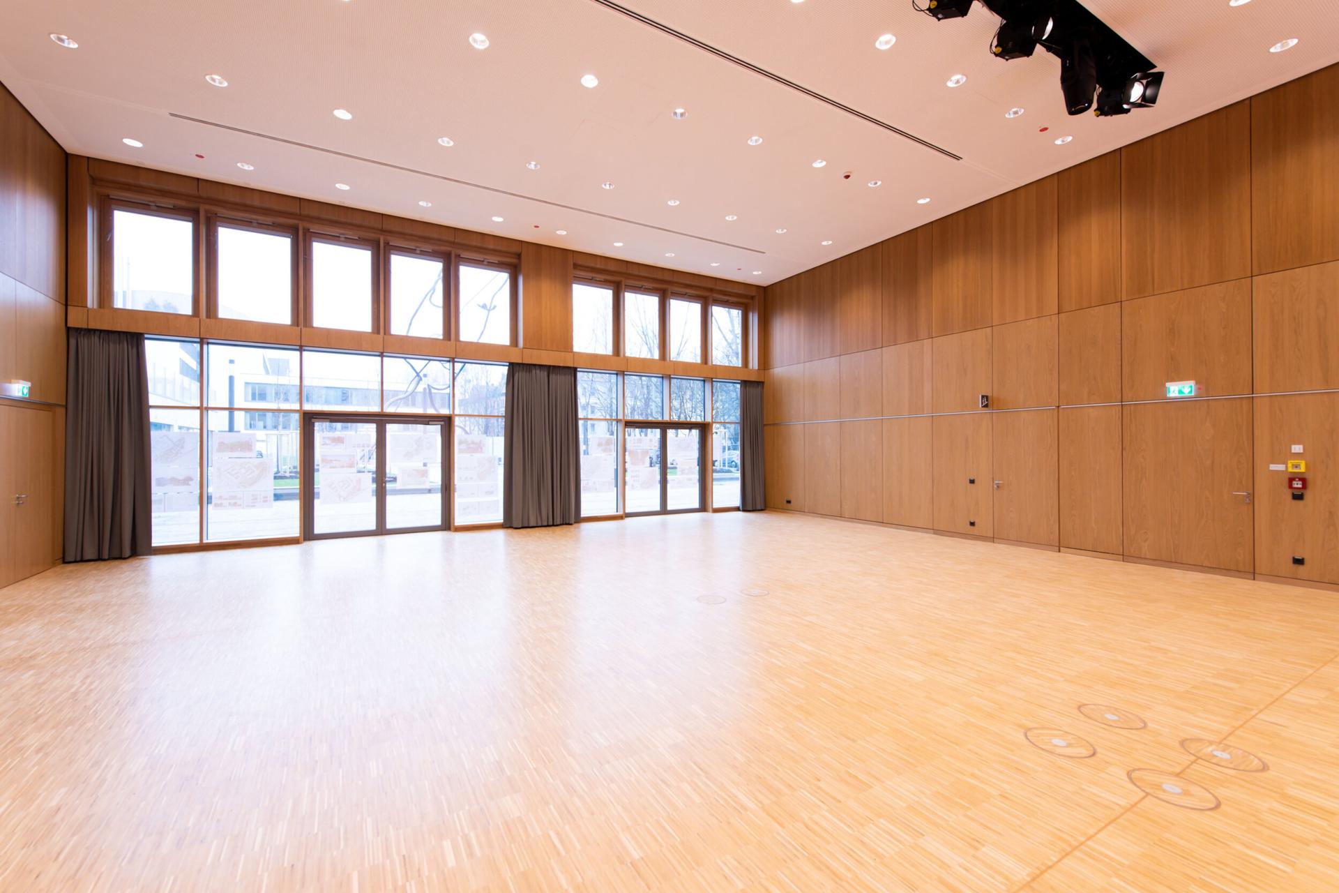 Saal | LUISE Spielt