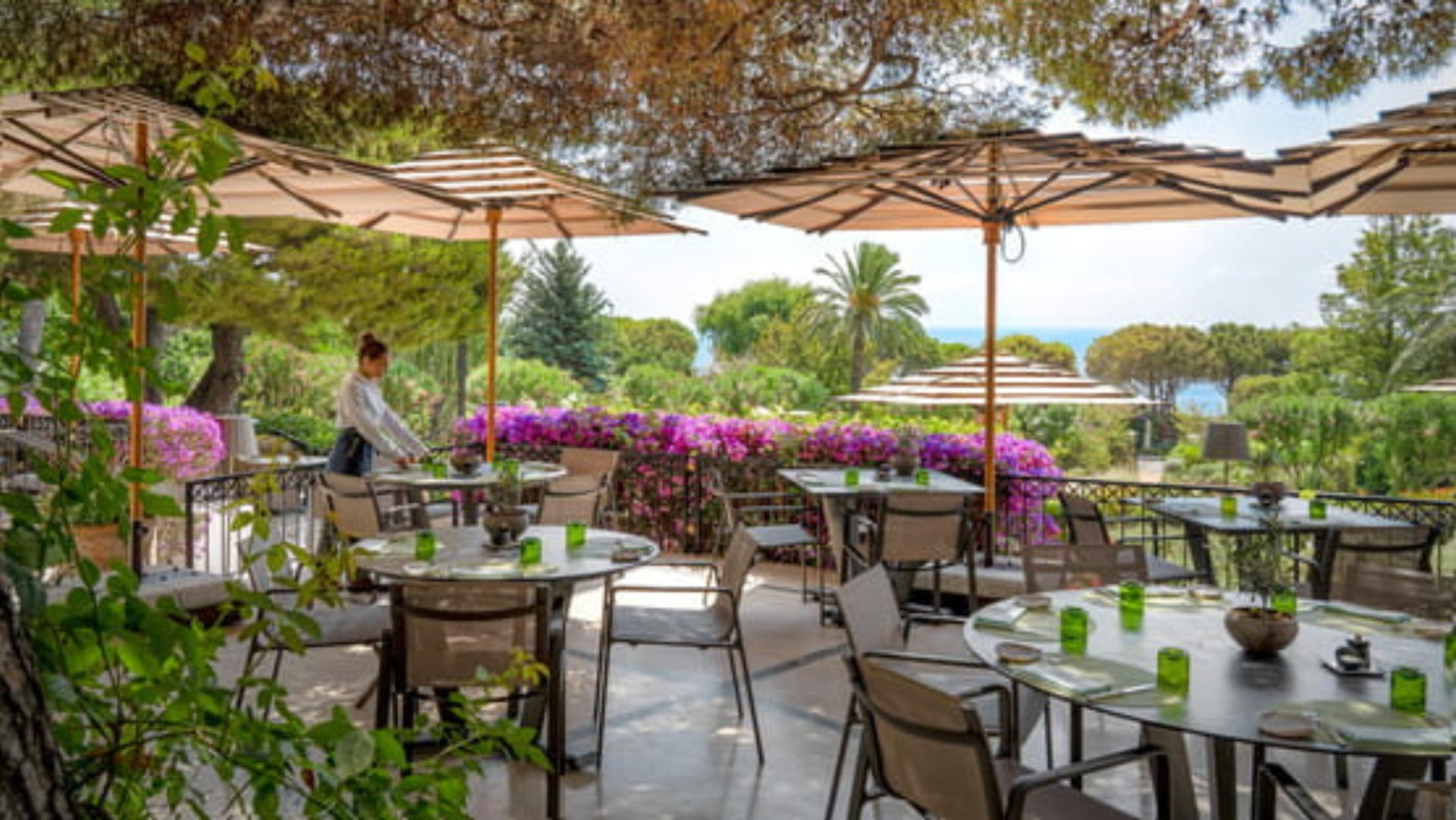 La Veranda and Bar