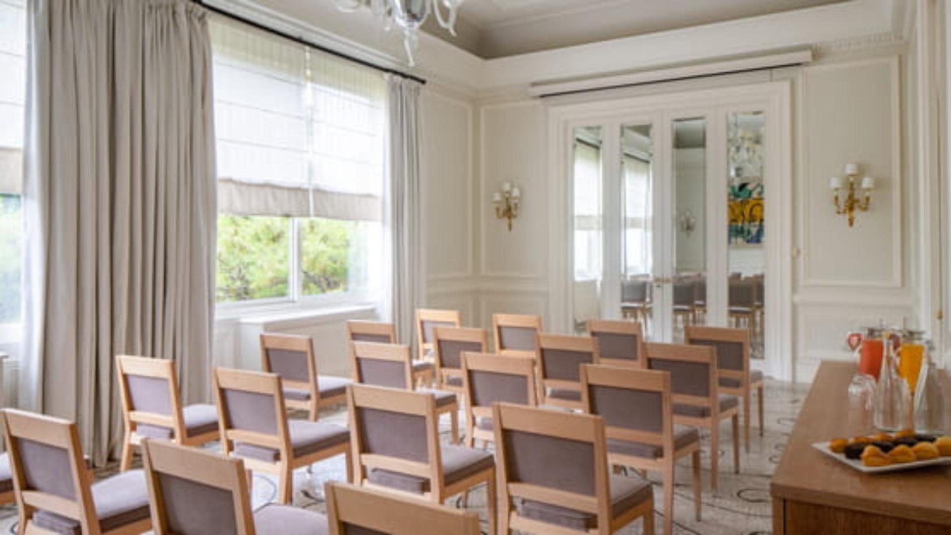 Salon Les Pins