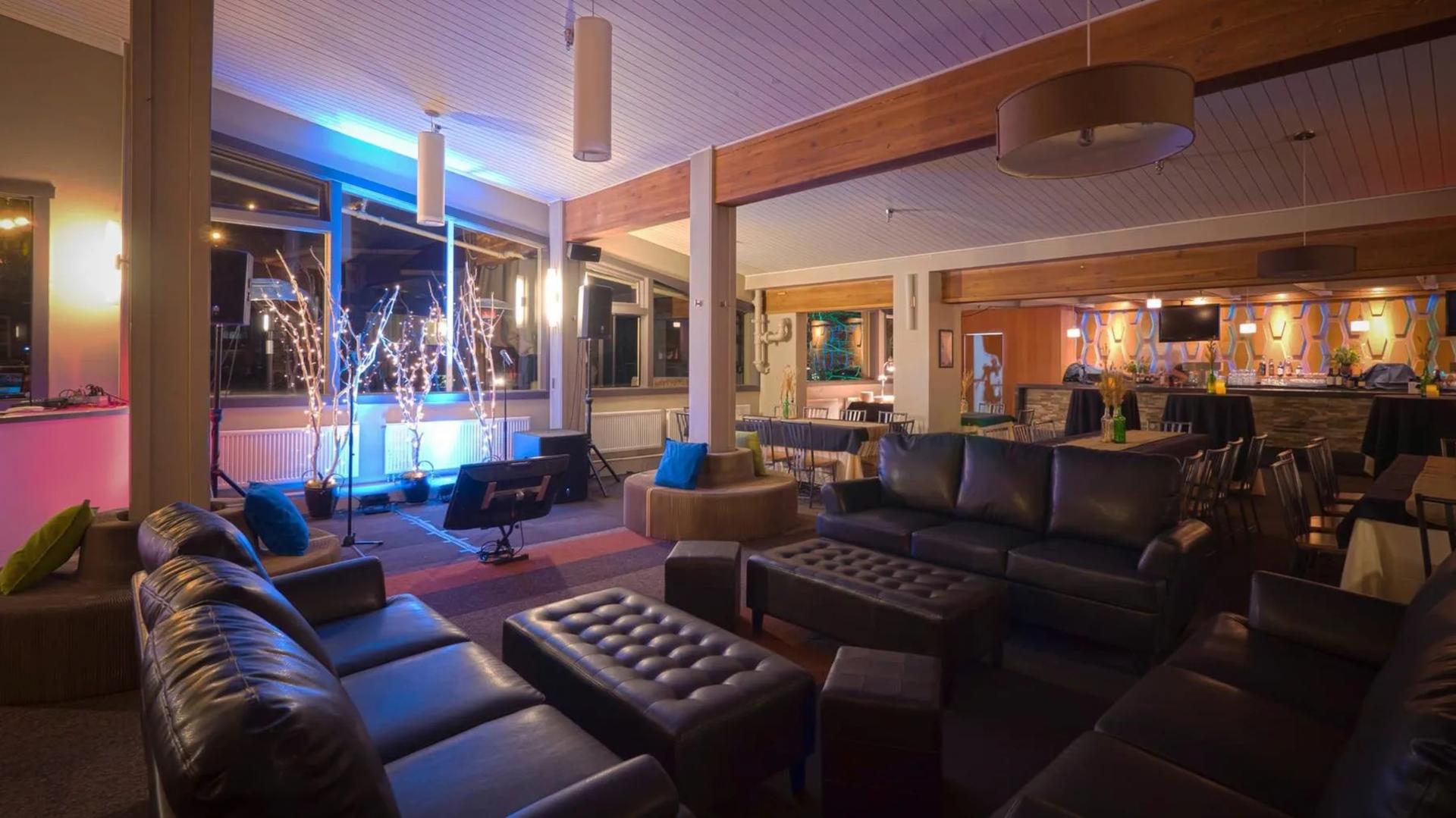 Olympic House: Bar One
