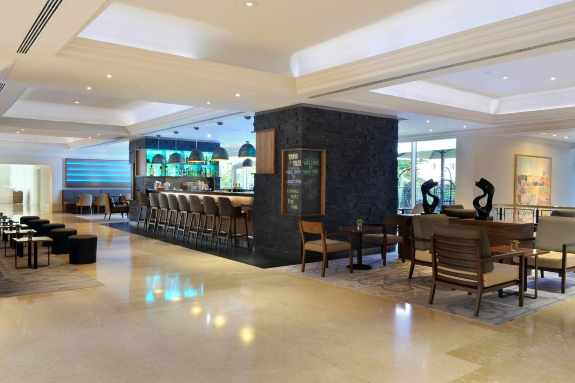 Foyer Bar	