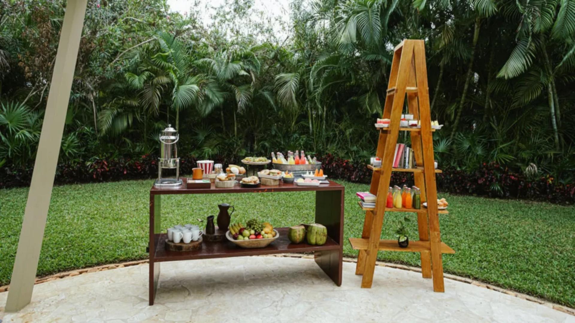 Los Agaves Lawn