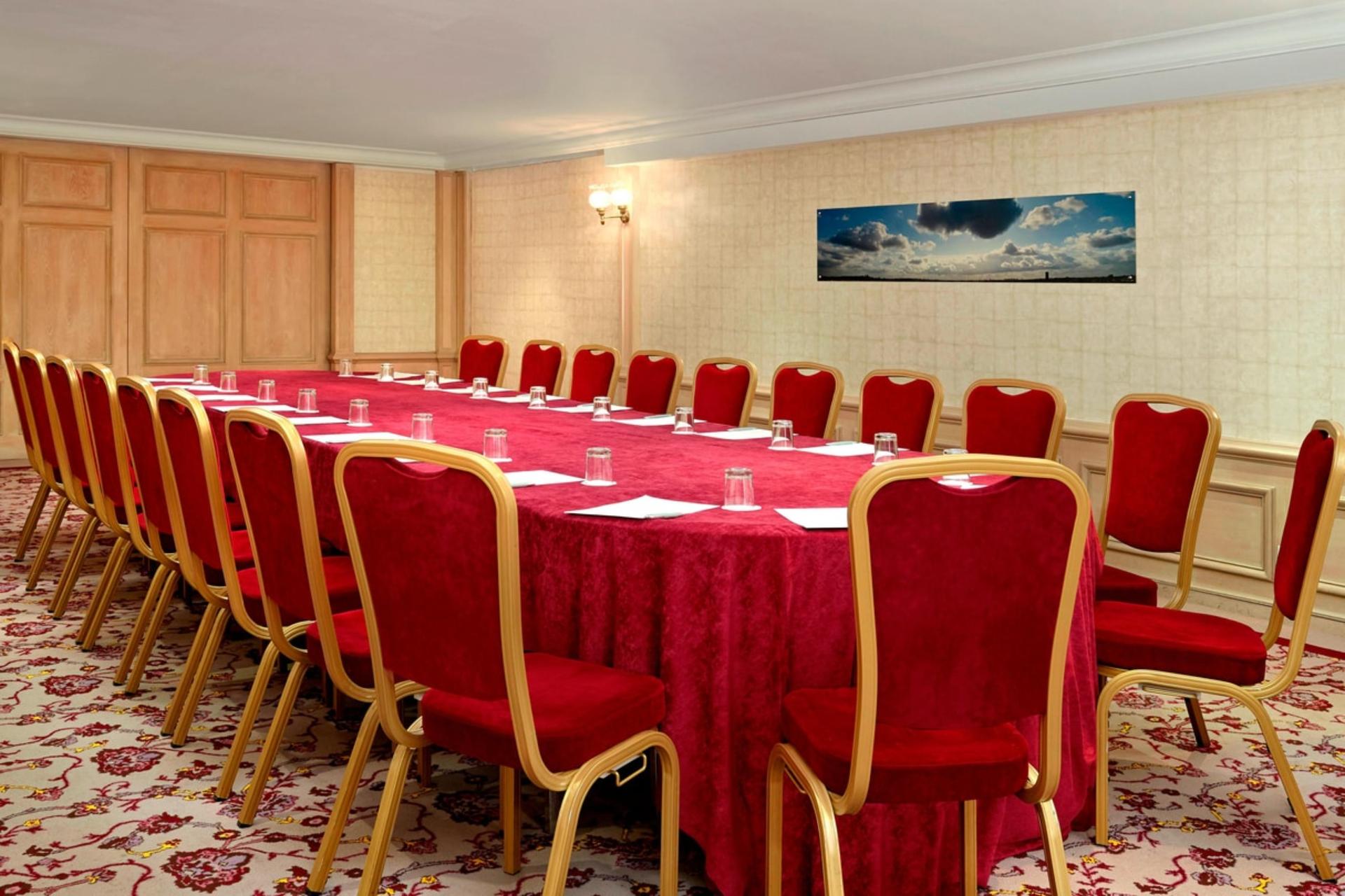 Salon VendA' me Boardroom