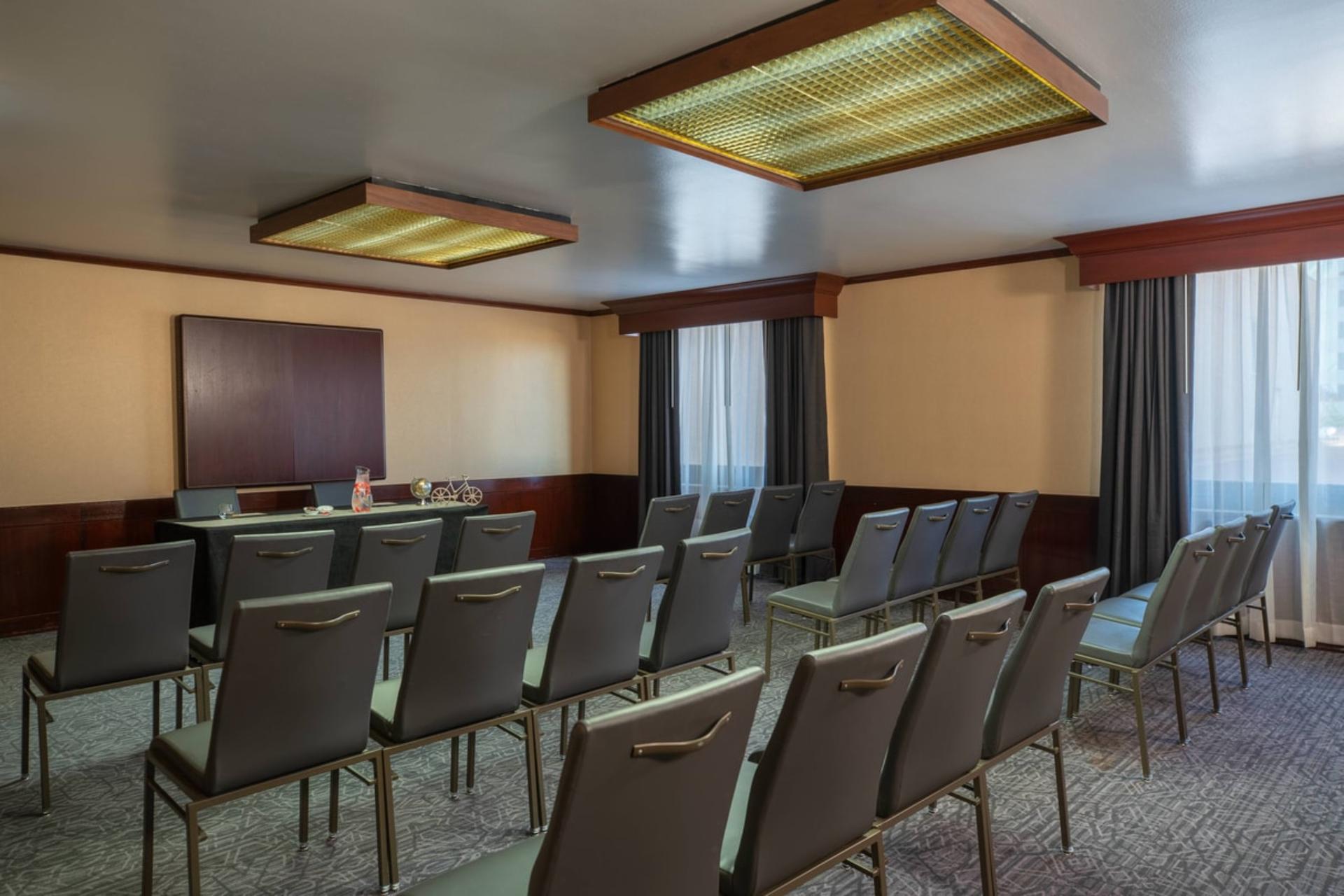 Cosmopolitan Meeting Room