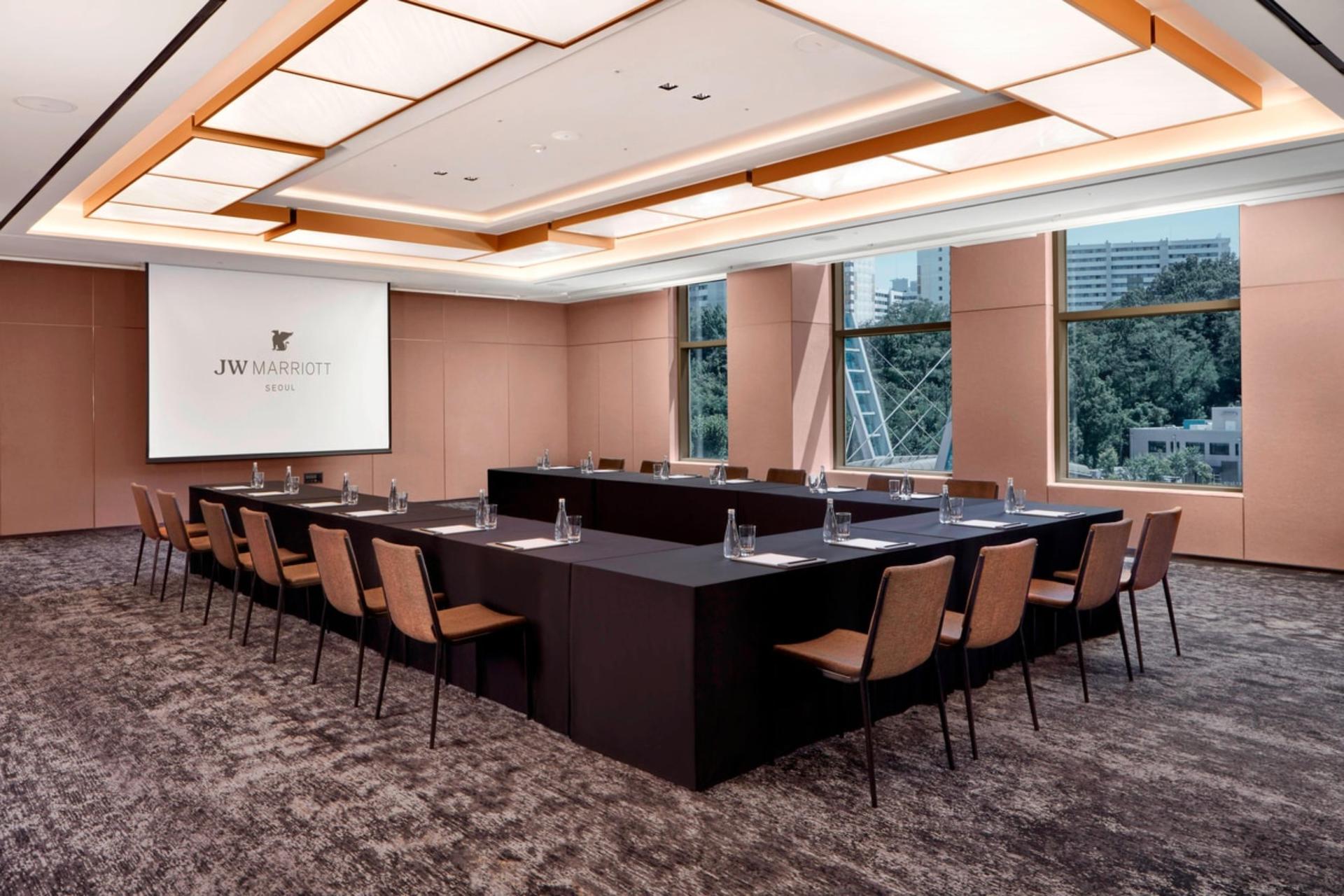 Salon 6	