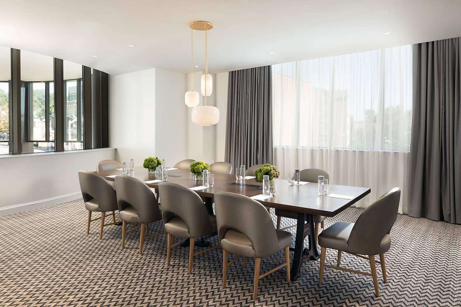 Pinnacle Boardroom	