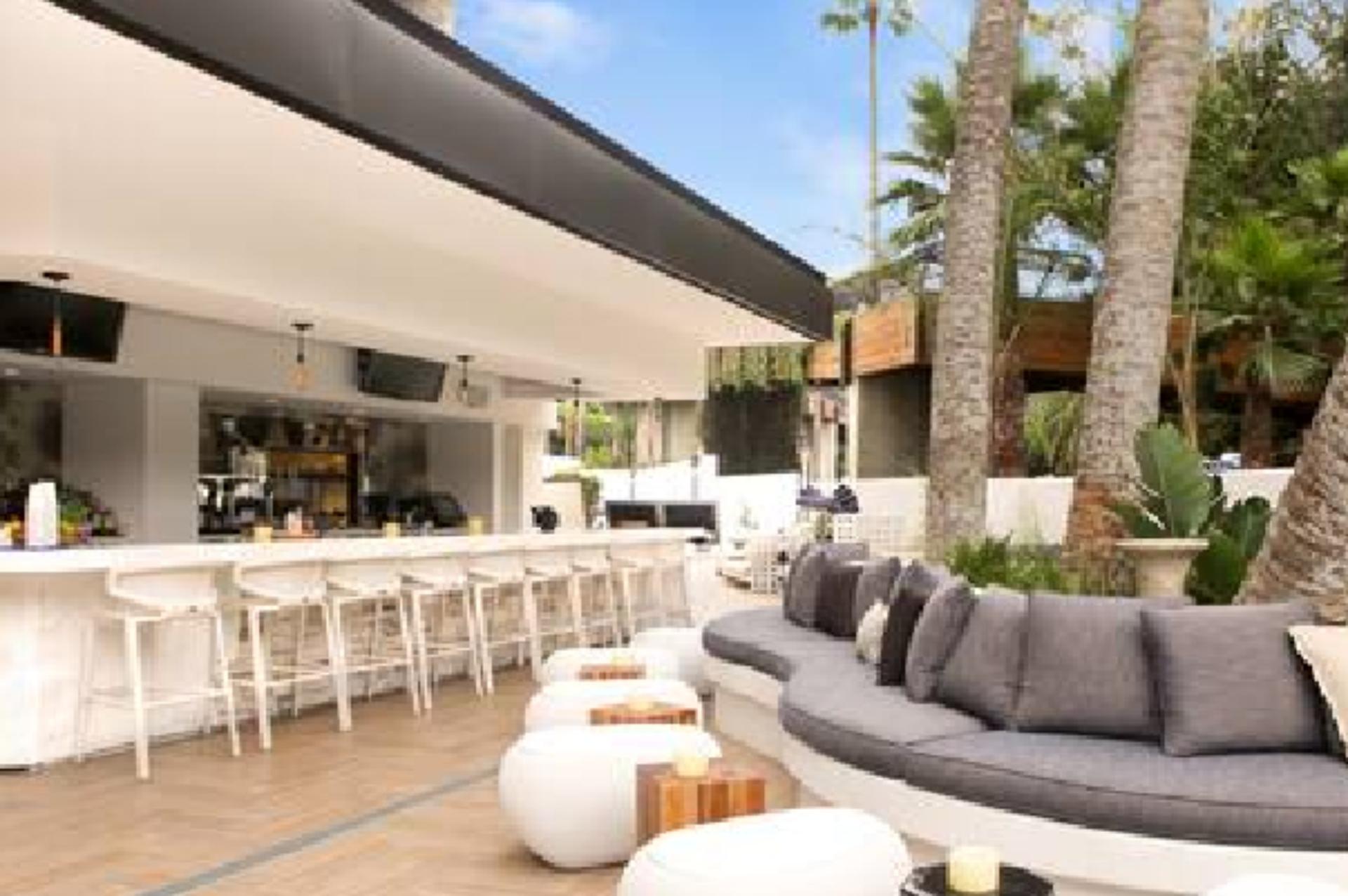 Hiatus Poolside Lounge	
