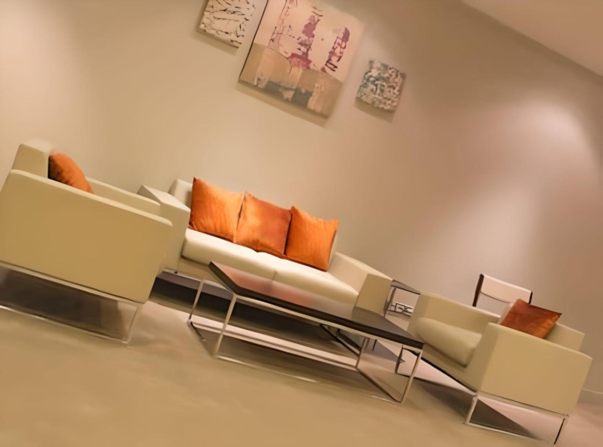 Foyer Lower SS