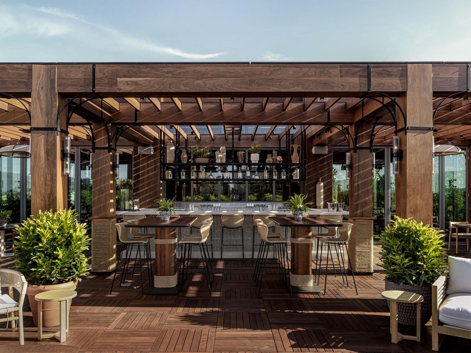 Outdoor Bar