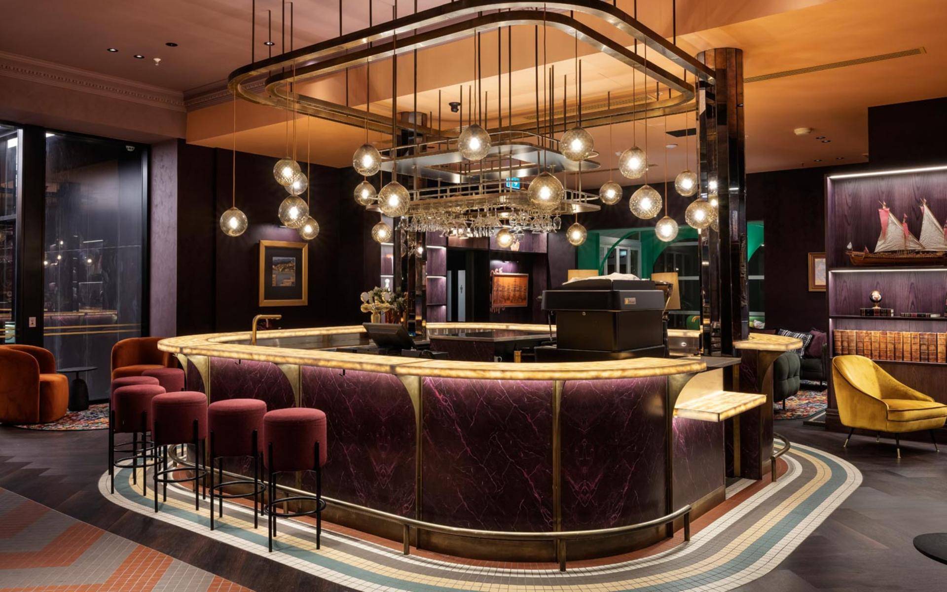 Lola Rouge Grand Bar