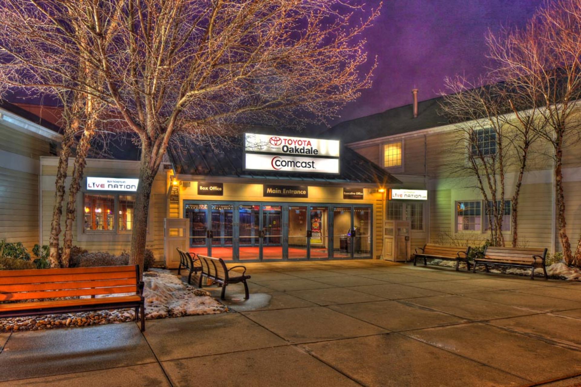 Entrance & Outdoor Patio
