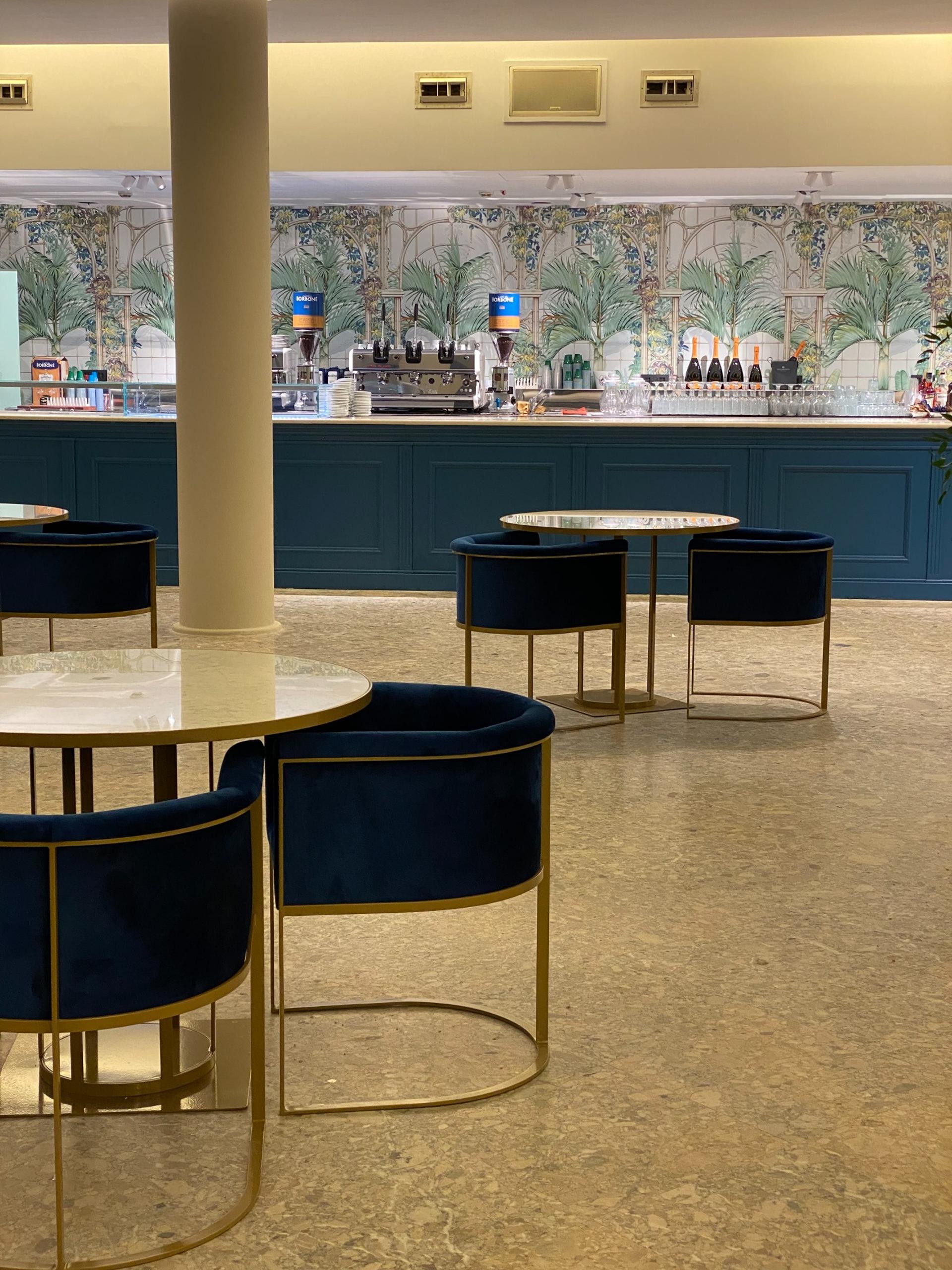 Opera Cafe'