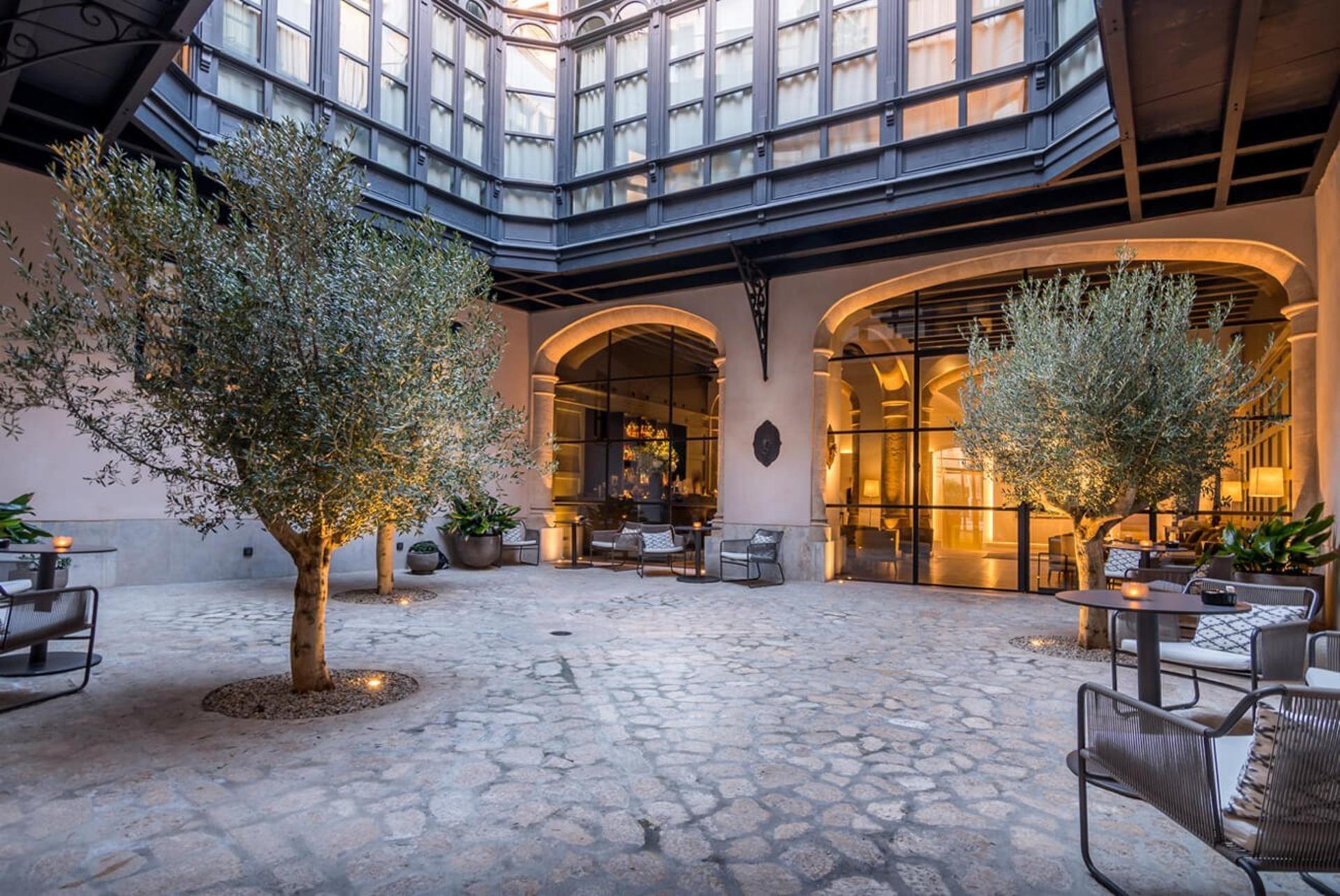  Lobby Bar & Majorcan Courtyard