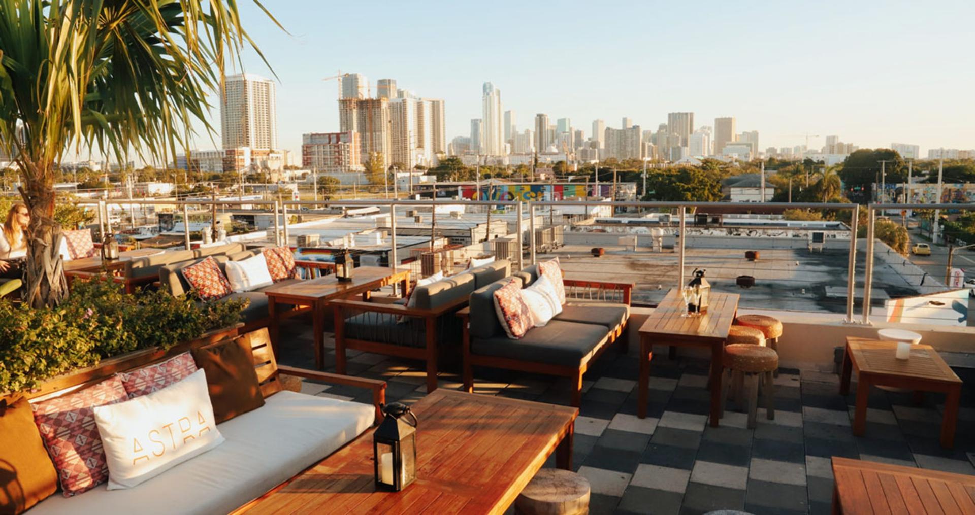 Sunset Lounge 