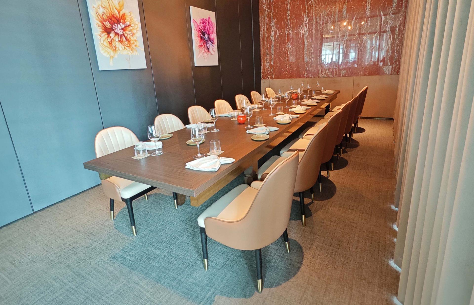 BUSINESS ROOM