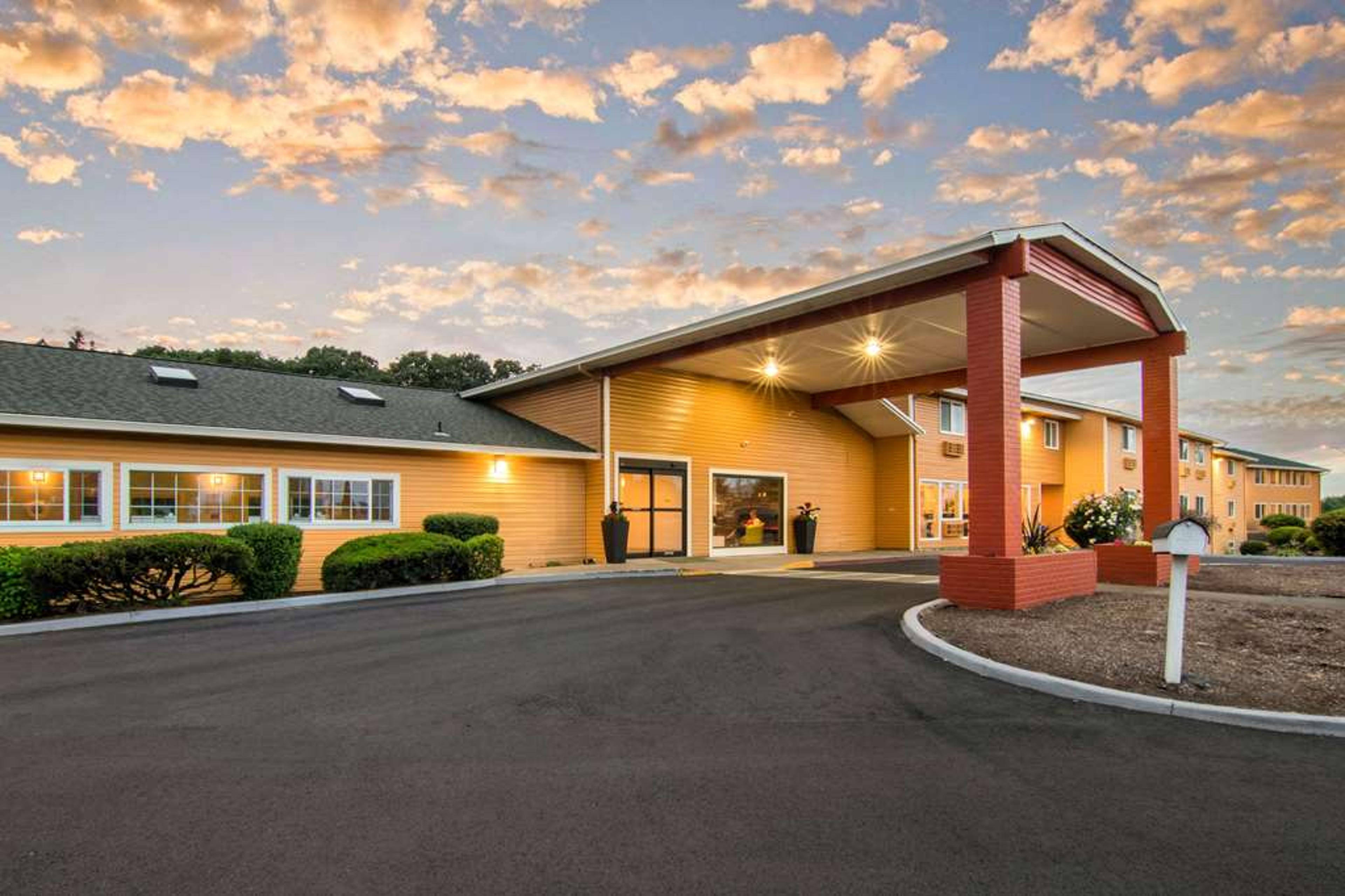 QUALITY INN AND SUITES ALBANY CORVA