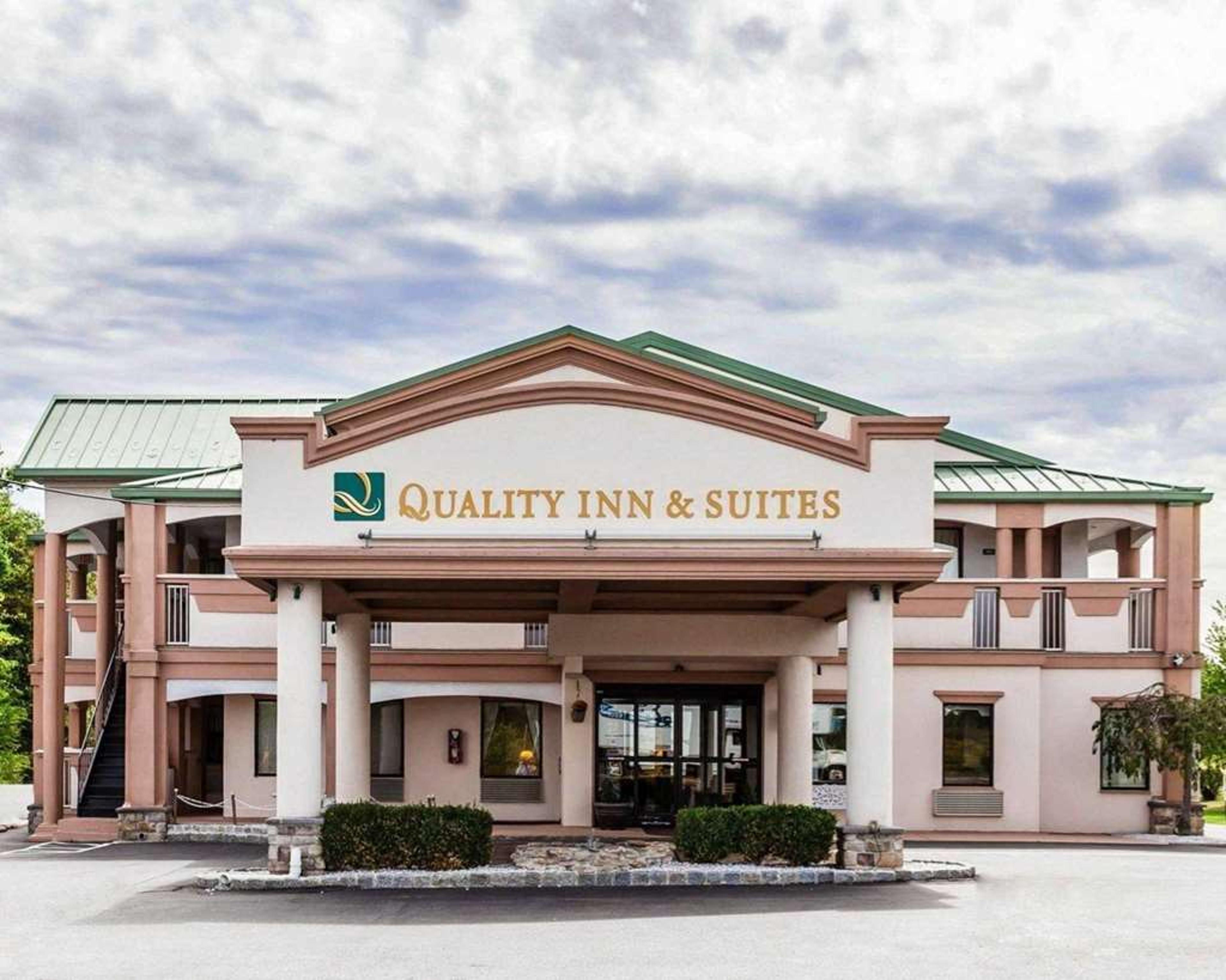QUALITY INN AND SUITES QUAKERTOWN-A