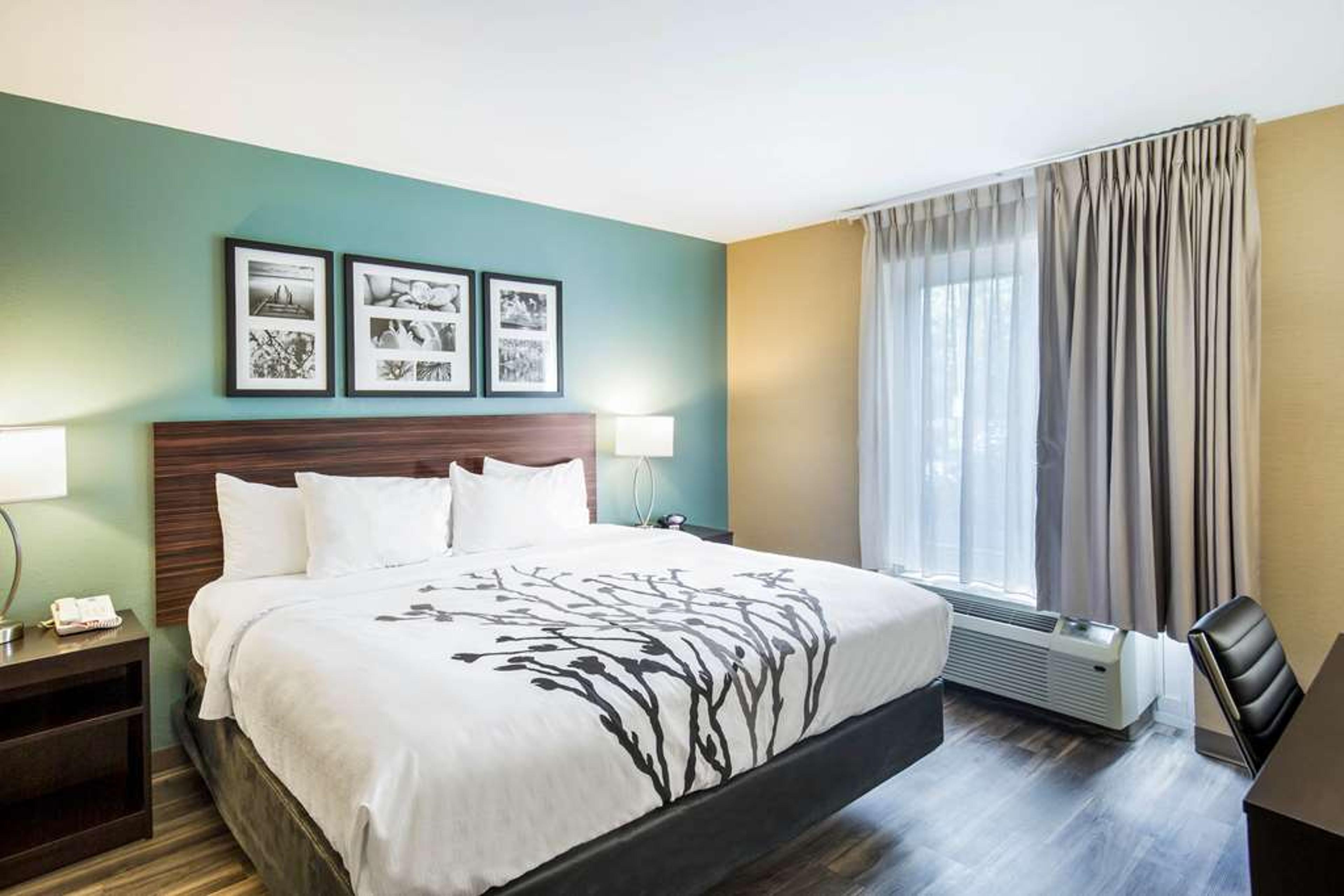 SLEEP INN AND SUITES DUNMORE