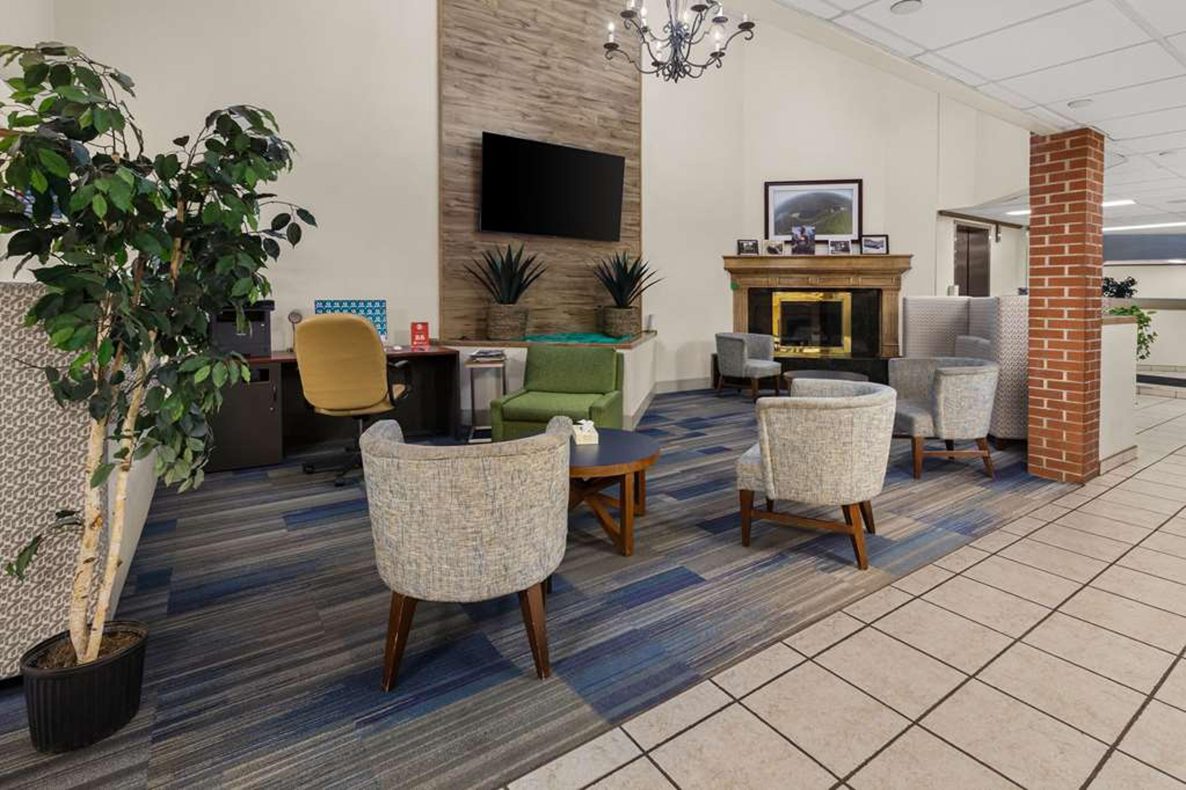 QUALITY INN AND SUITES ALTOONA