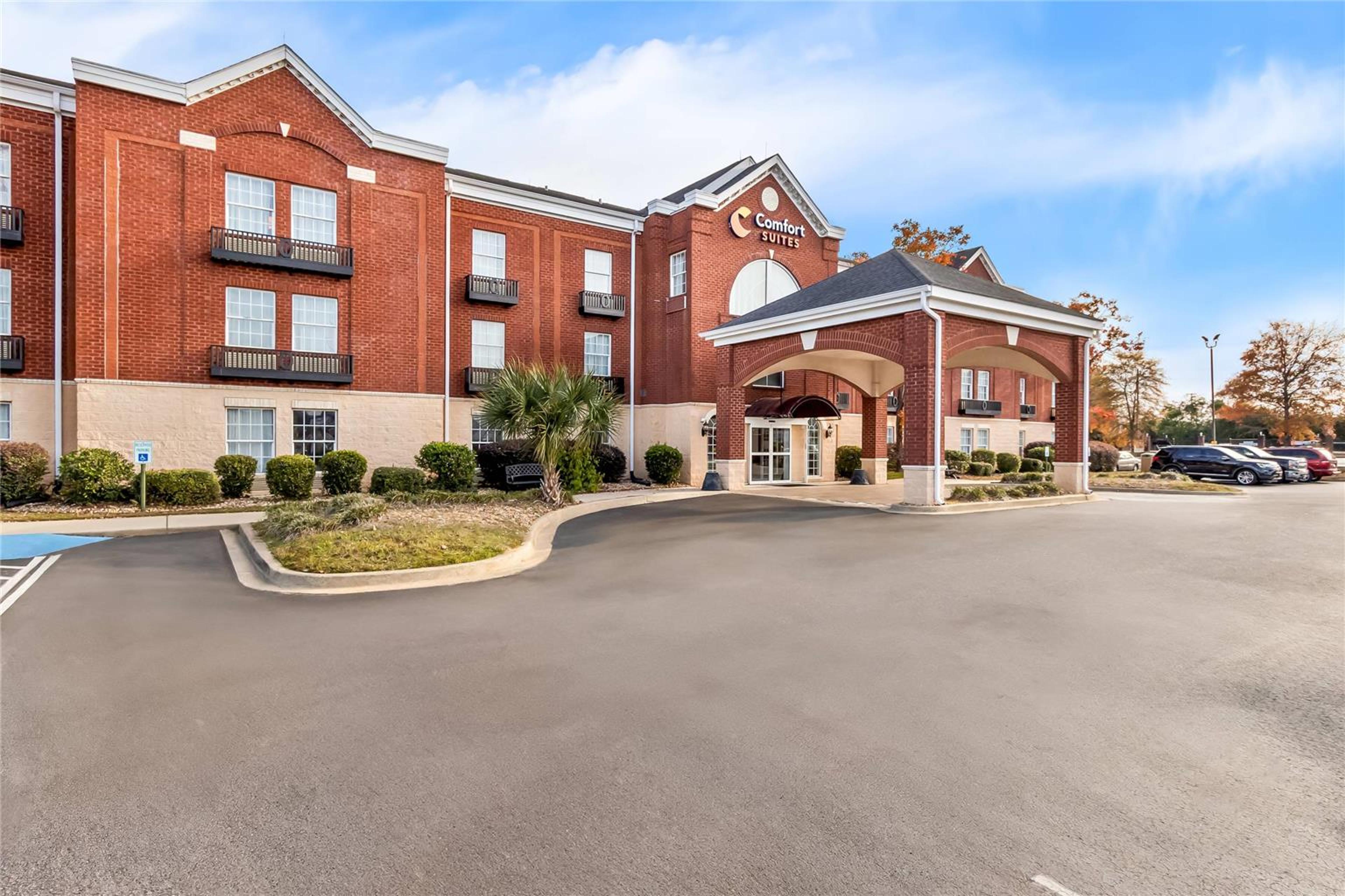 COMFORT SUITES