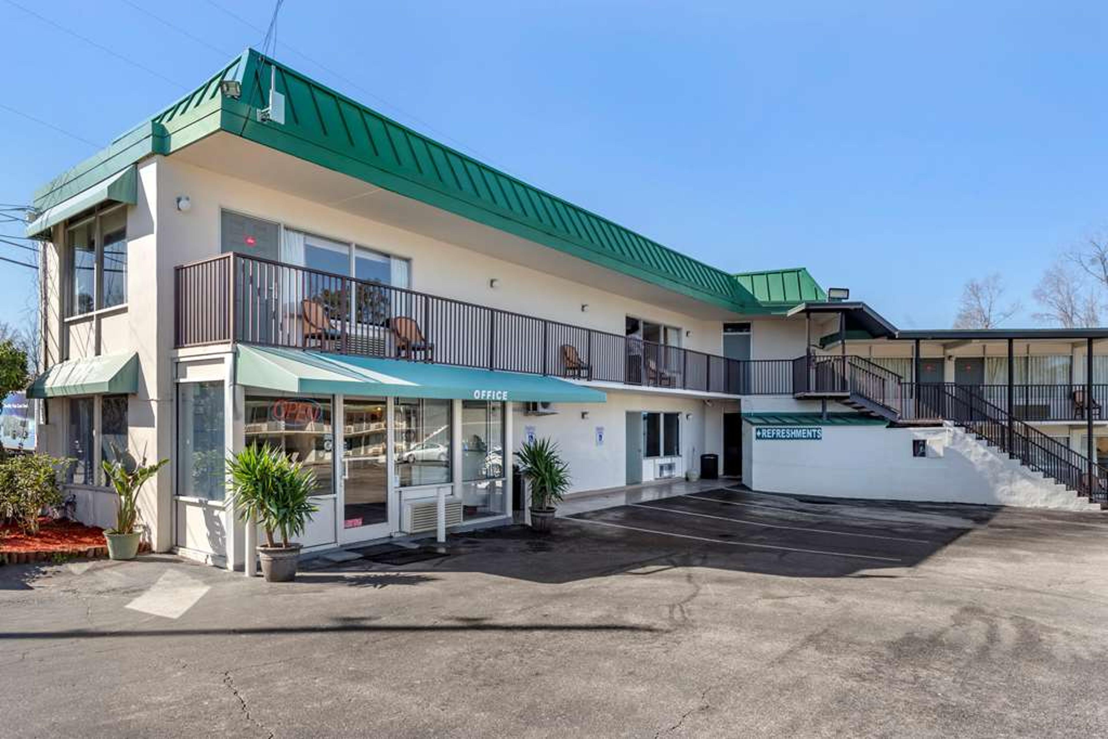 Hotel Photo 1