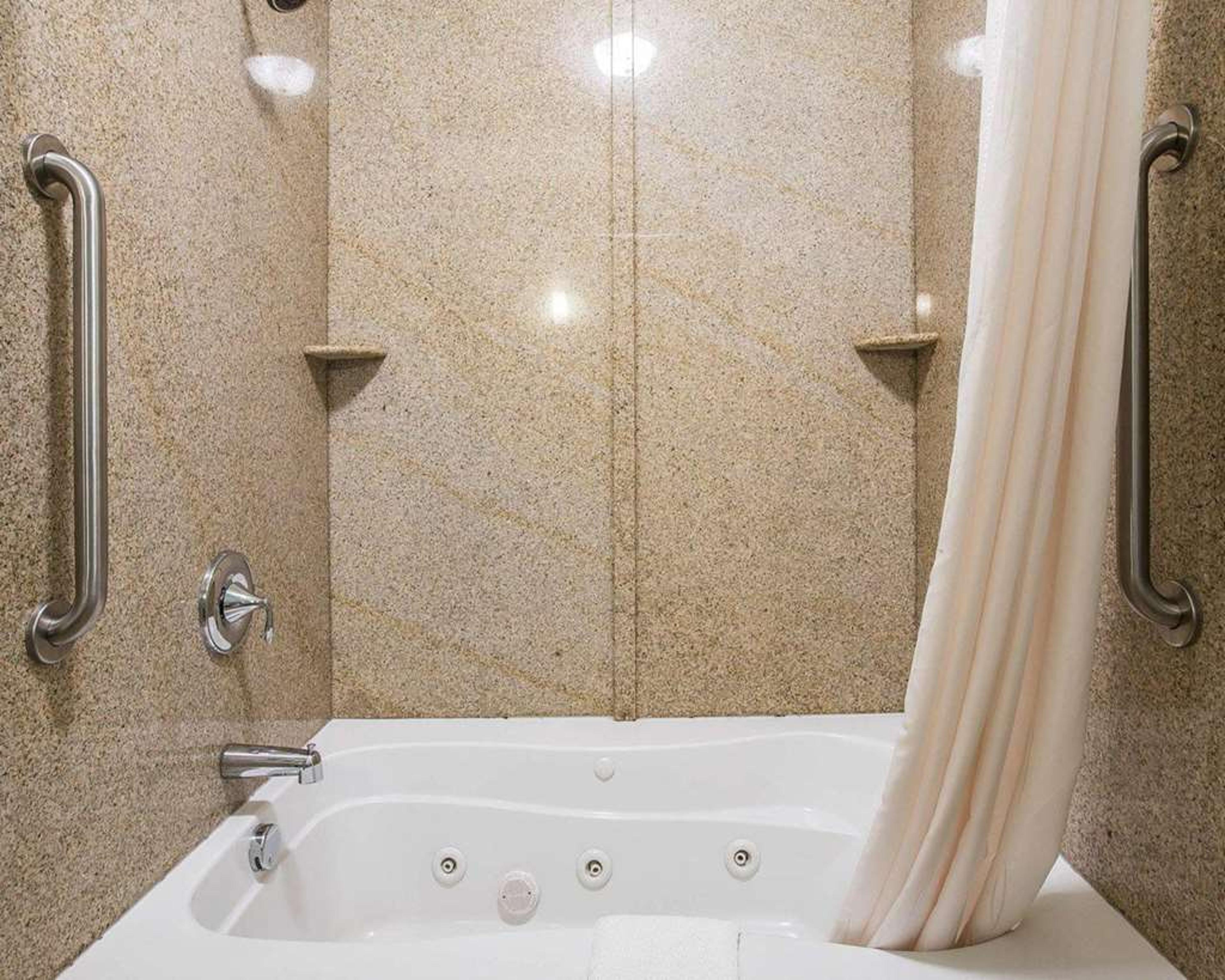 COMFORT SUITES SIMPSONVILLE - GREEN