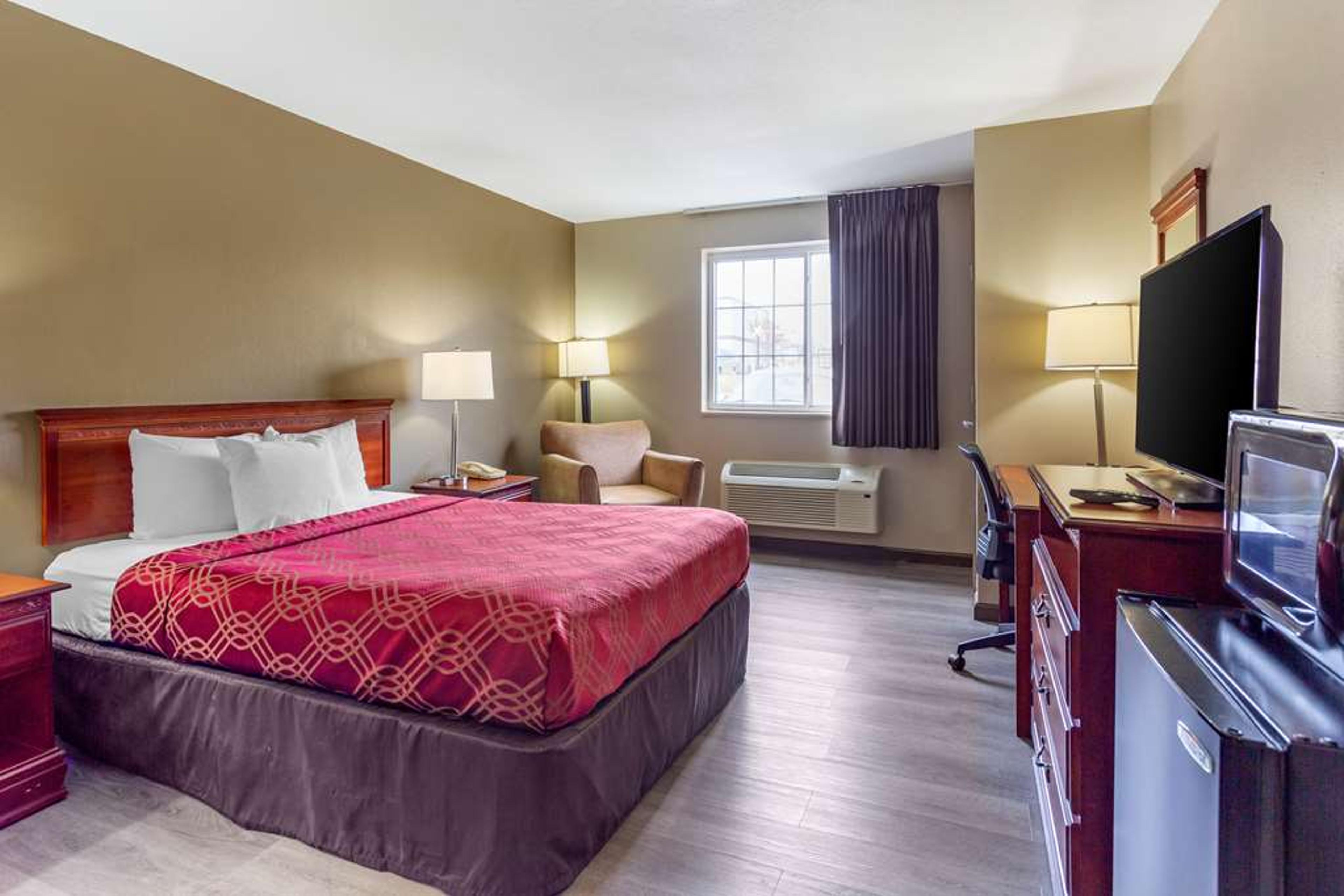 ECONO LODGE INN AND SUITES DICKSON