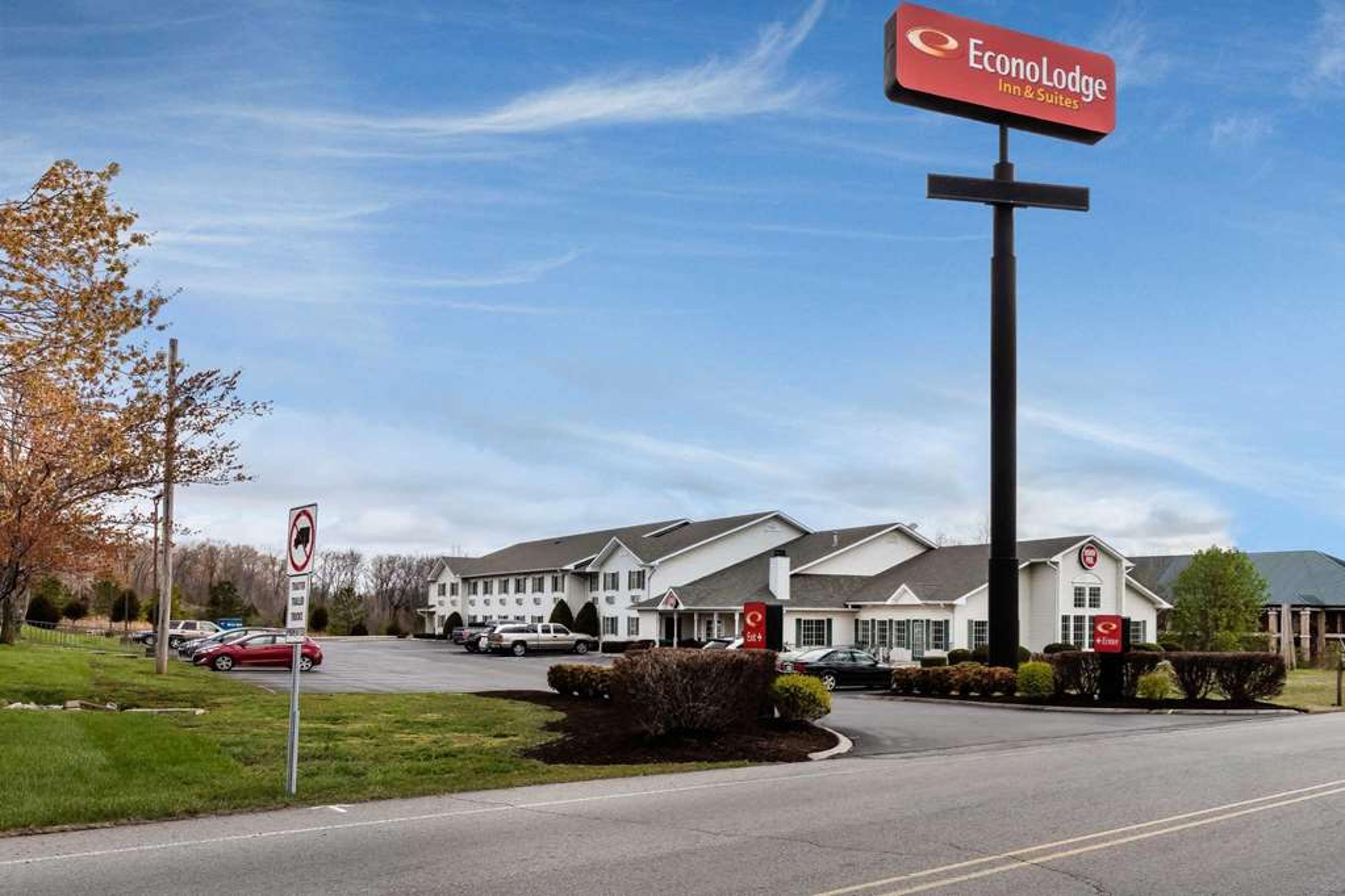 ECONO LODGE INN AND SUITES DICKSON
