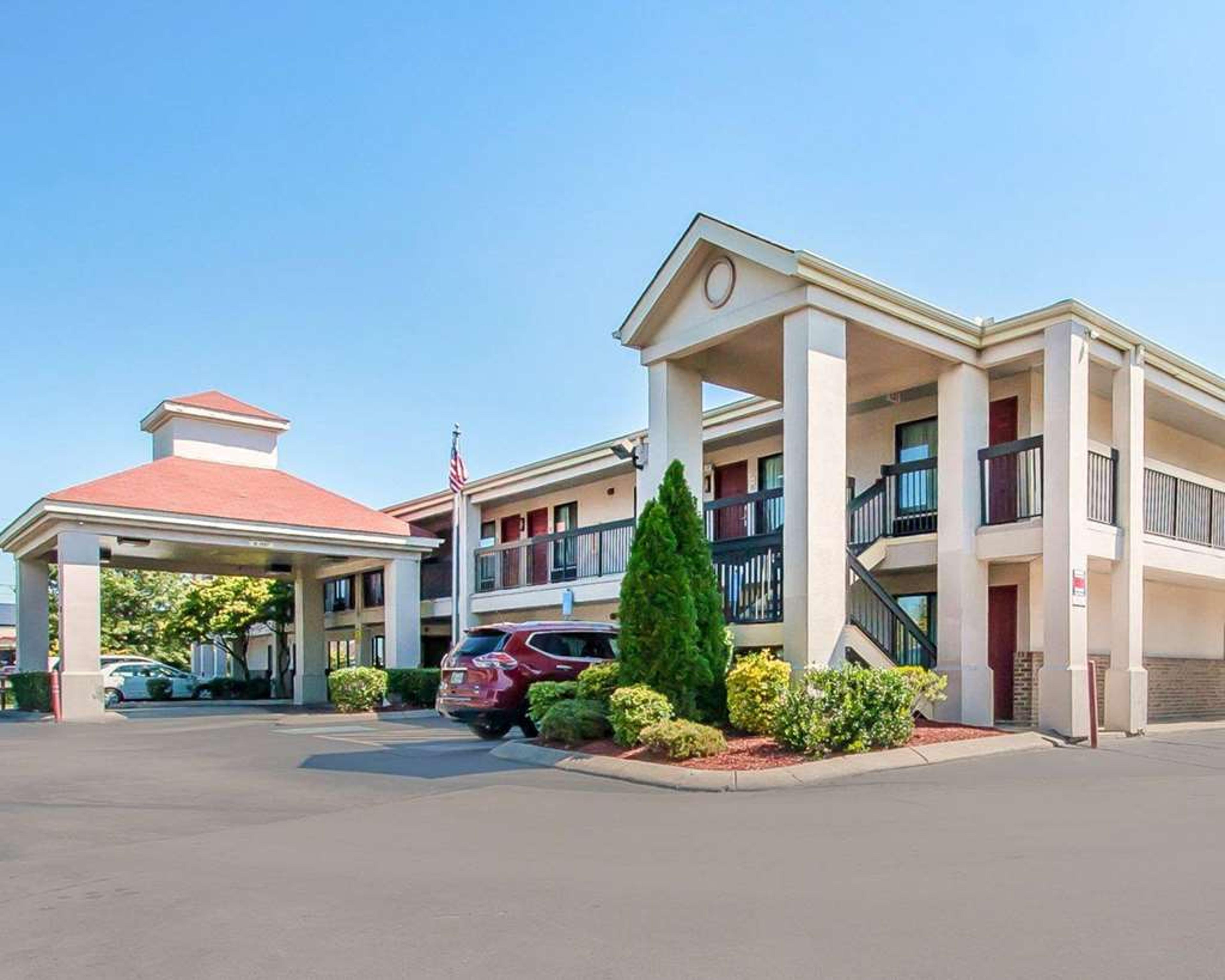 ECONO LODGE  INN AND SUITES