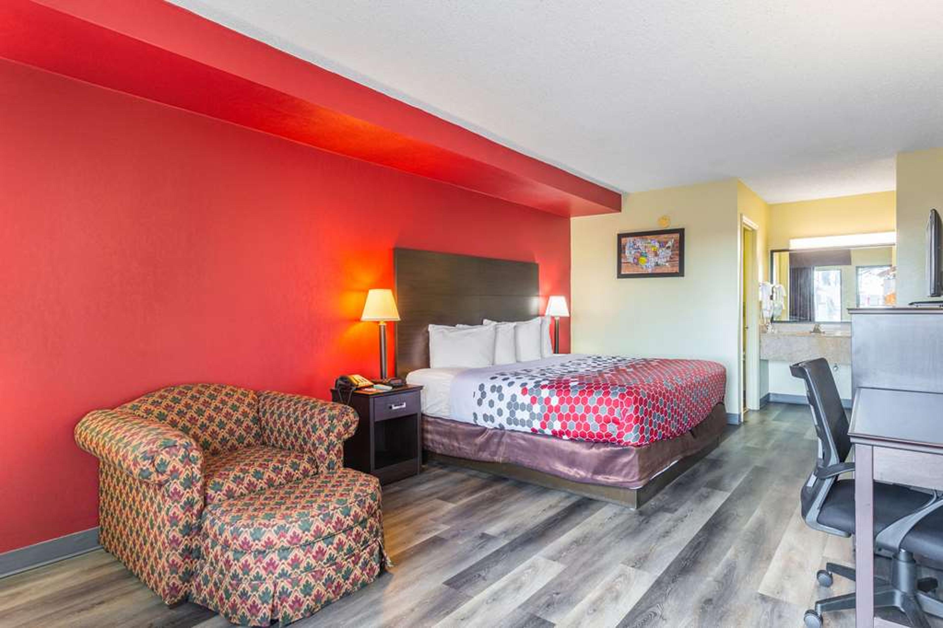 ECONO LODGE AND SUITES