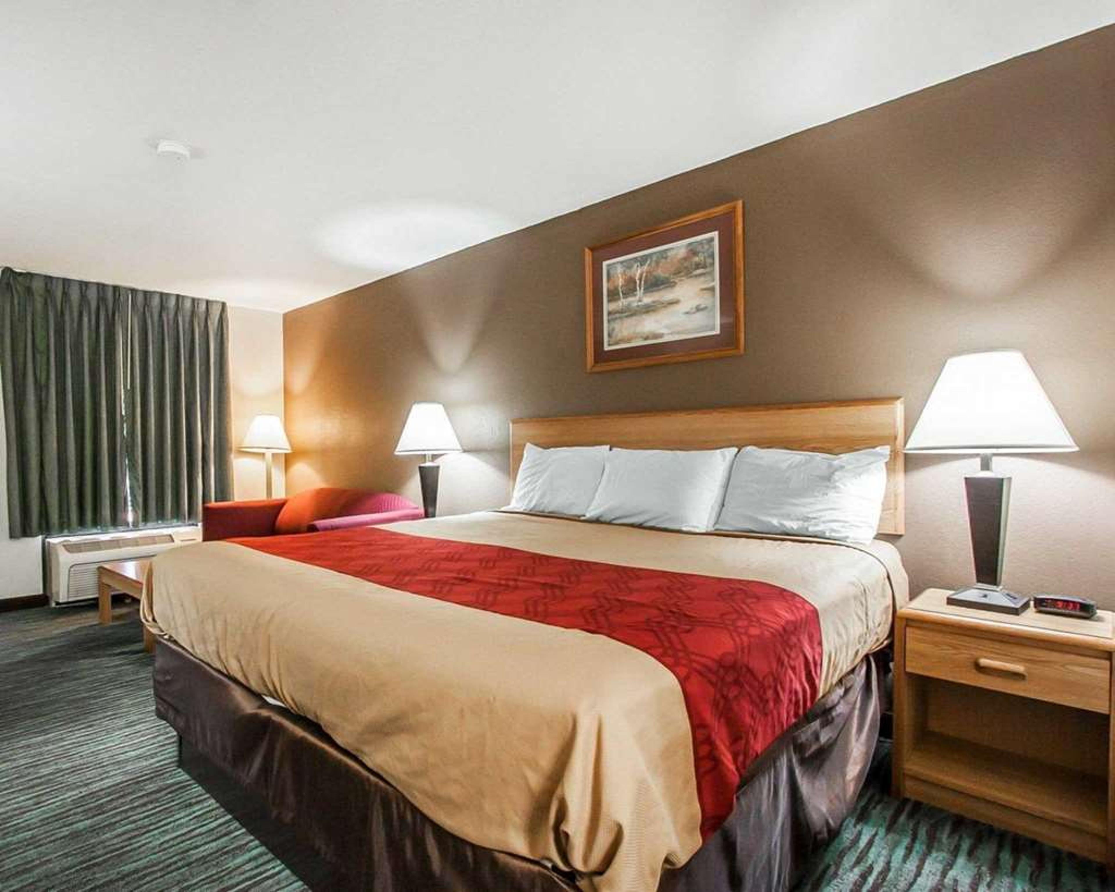 ECONO LODGE INN AND SUITES