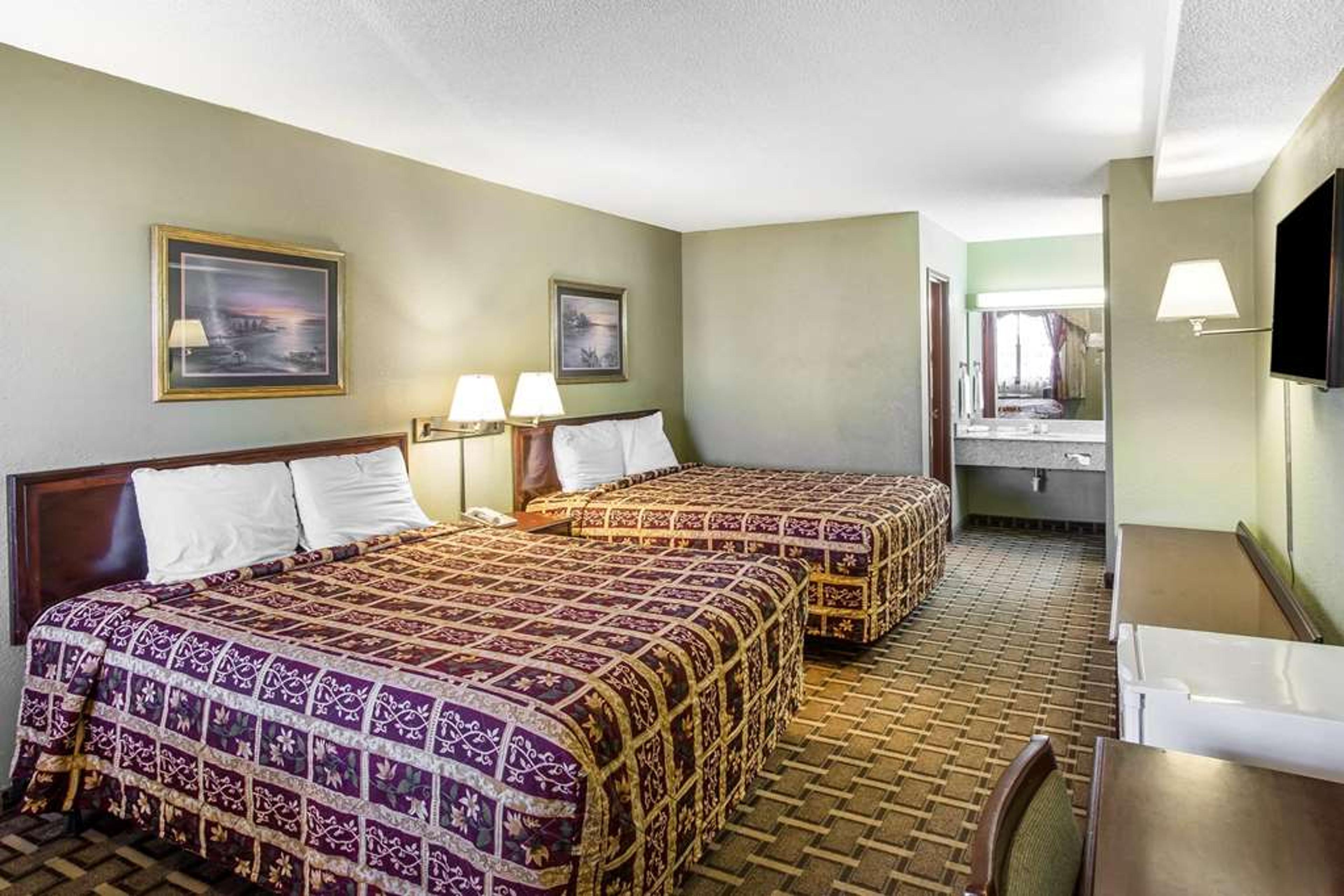 RODEWAY INN AND SUITES