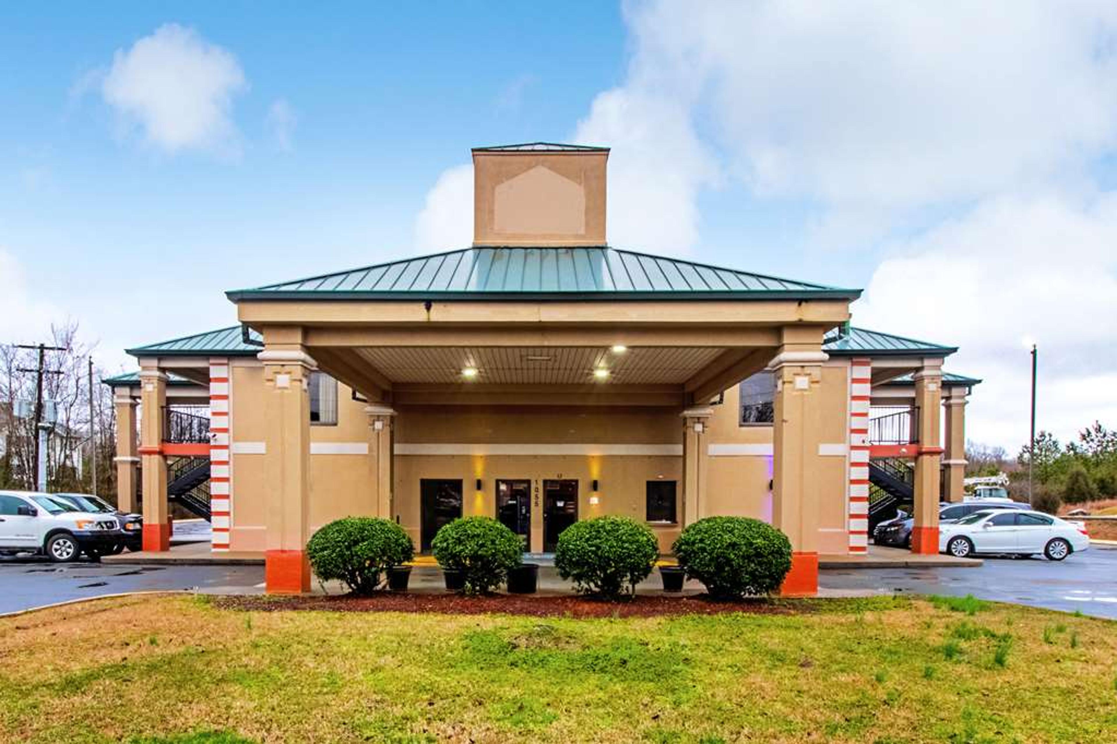 QUALITY INN AND SUITES DICKSON