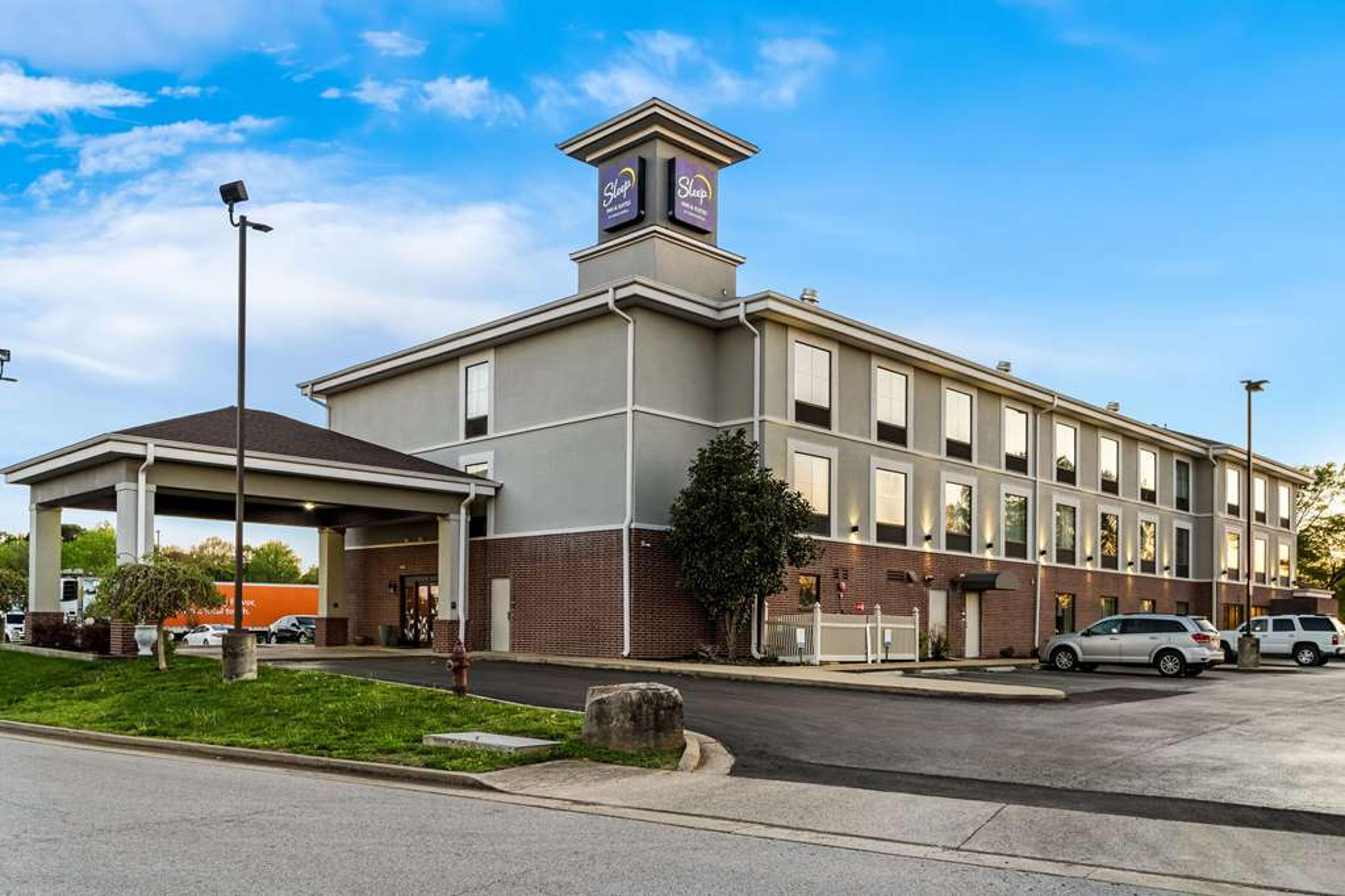 SLEEP INN AND SUITES DYERSBURG I-15